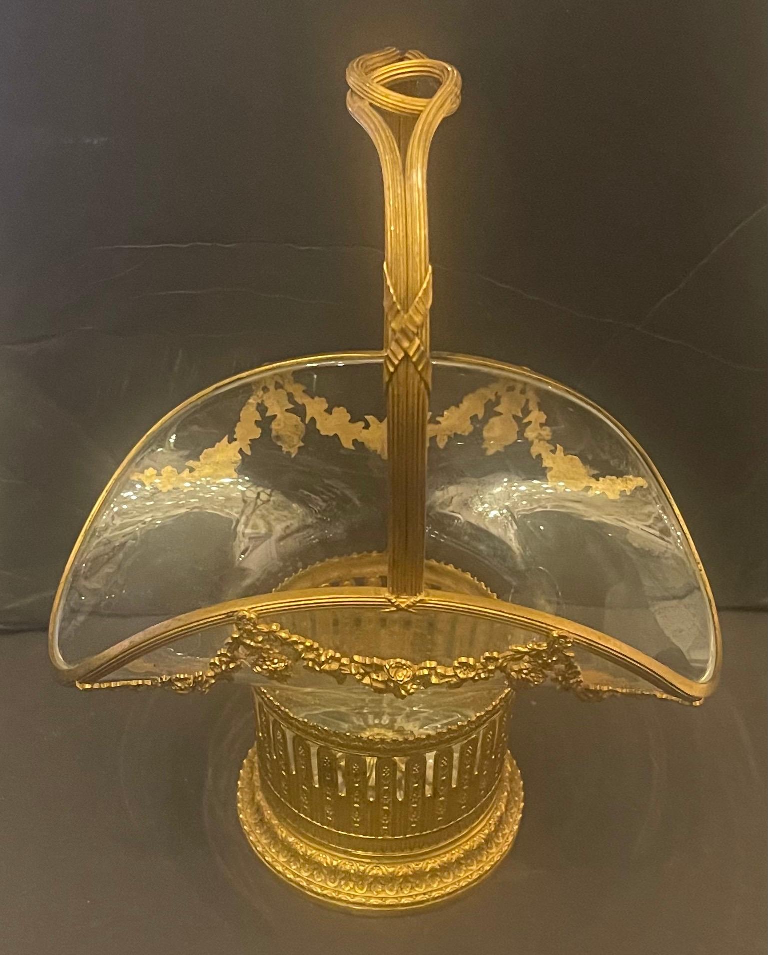 Maravilloso Centro de Mesa de Cristal Baccarat Dore Bronce Ormolu Francés en Bueno estado para la venta en Roslyn, NY