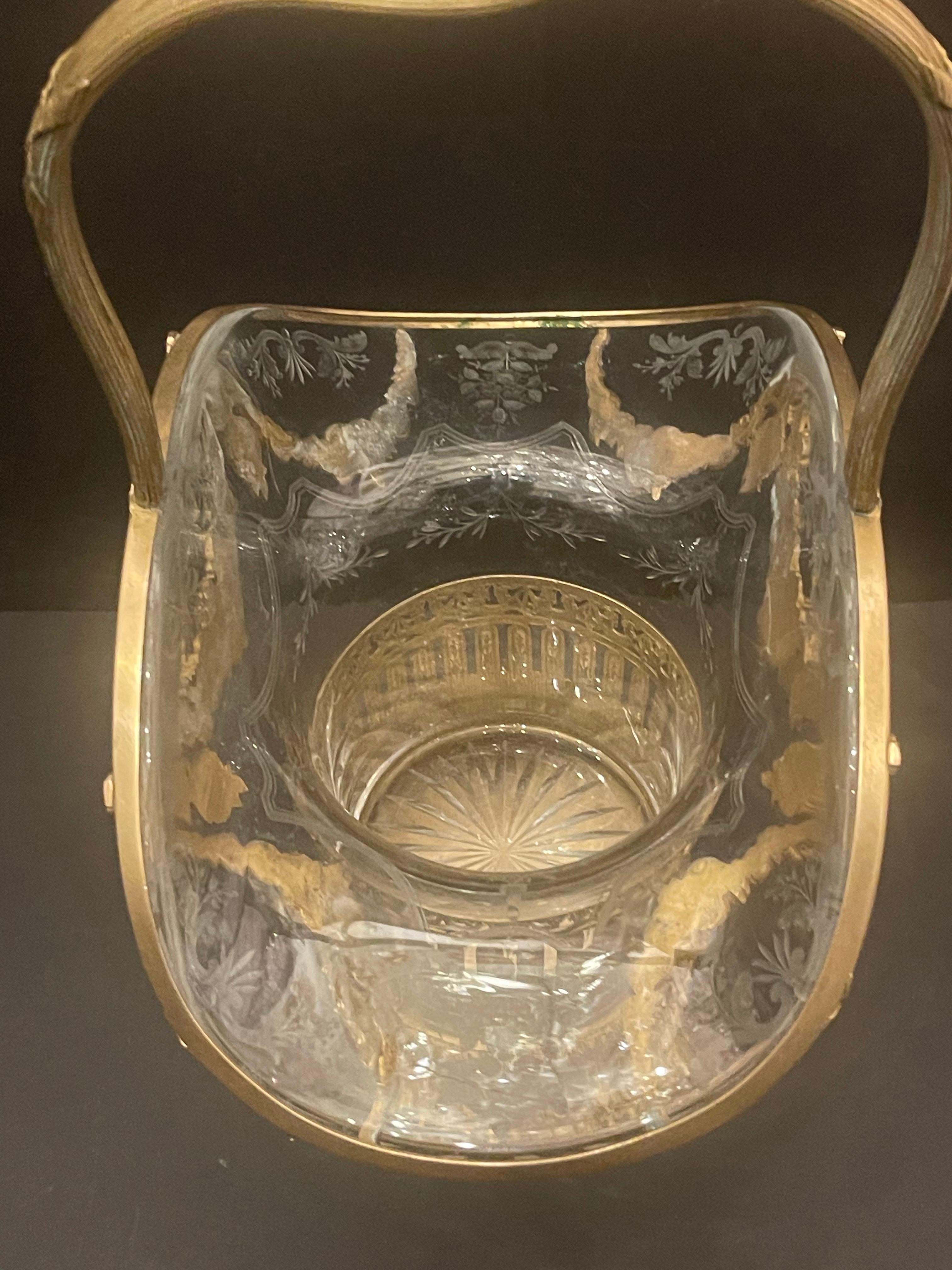 Wunderschöner französischer Baccarat Dore Bronze-Goldbronze-Kristallglas-Korb-Tafelaufsatz aus Kristallglas im Zustand „Gut“ im Angebot in Roslyn, NY