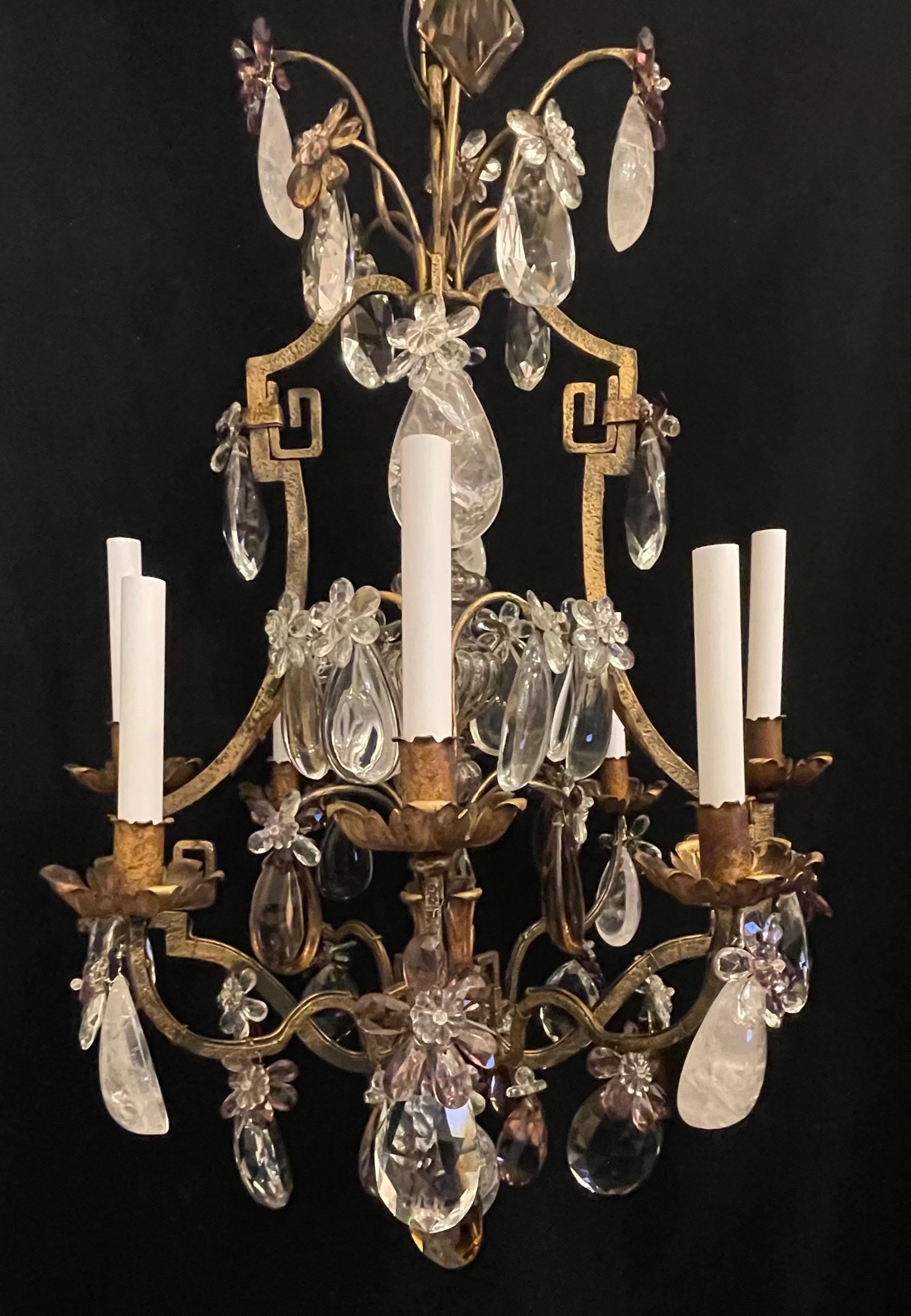 Merveilleux lustre français à huit lumières en améthyste, cristal de roche et fleur de Bagues Bon état - En vente à Roslyn, NY