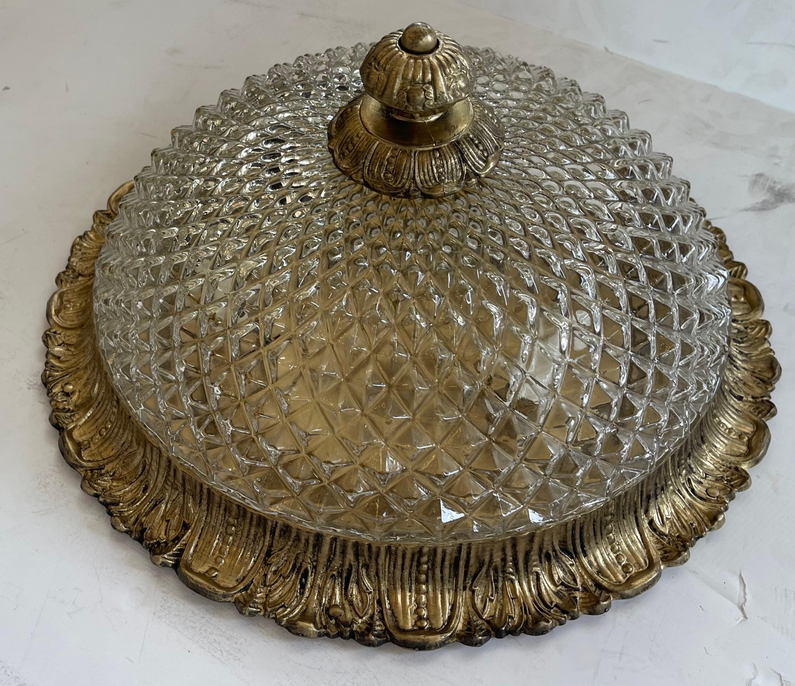 Regency Merveilleux plafonnier encastré en laiton pressé avec verre diamanté en vente