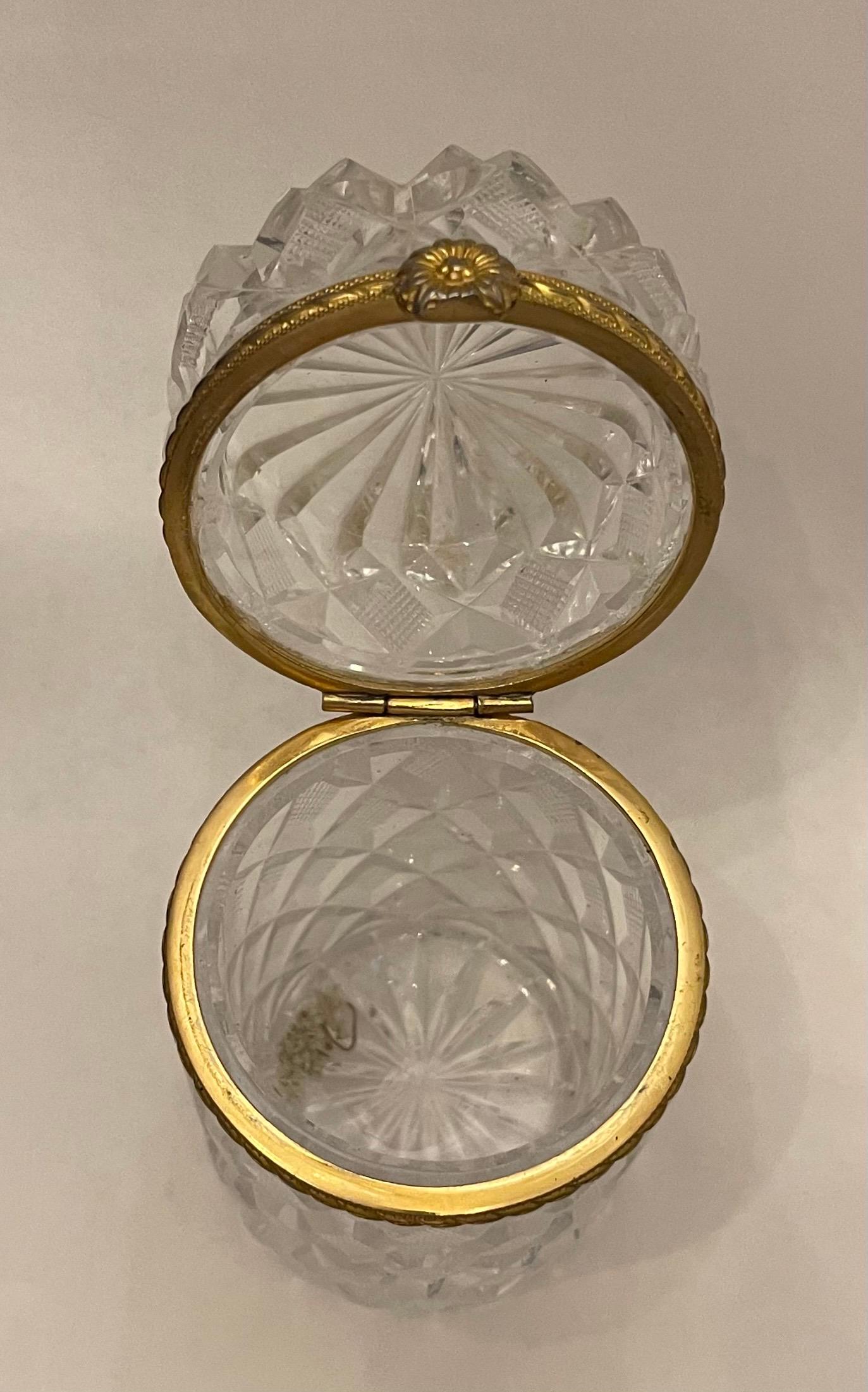 Sfaccettato Meraviglioso cofanetto francese in bronzo con cristallo taglio diamante Baccarat in vendita