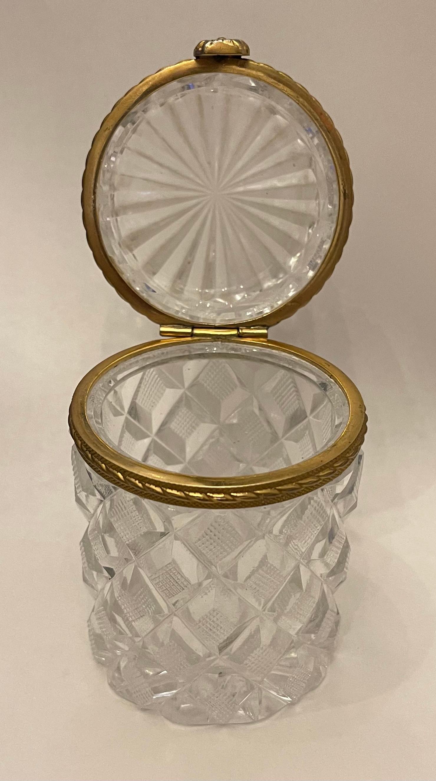 Meraviglioso cofanetto francese in bronzo con cristallo taglio diamante Baccarat In condizioni buone in vendita a Roslyn, NY