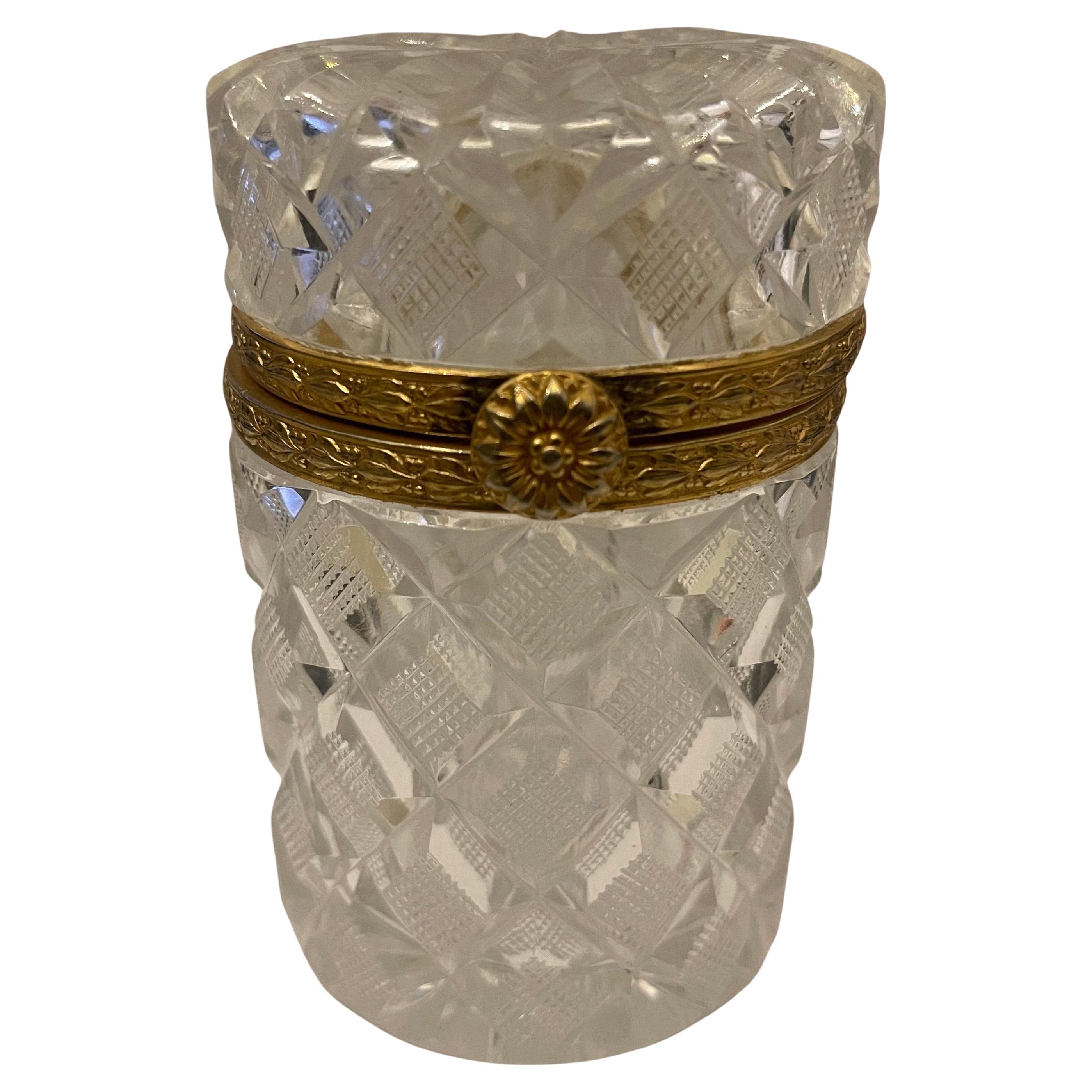 Maravilloso Cofre Cilíndrico Baccarat de Cristal Tallado con Diamantes de Bronce Francés
