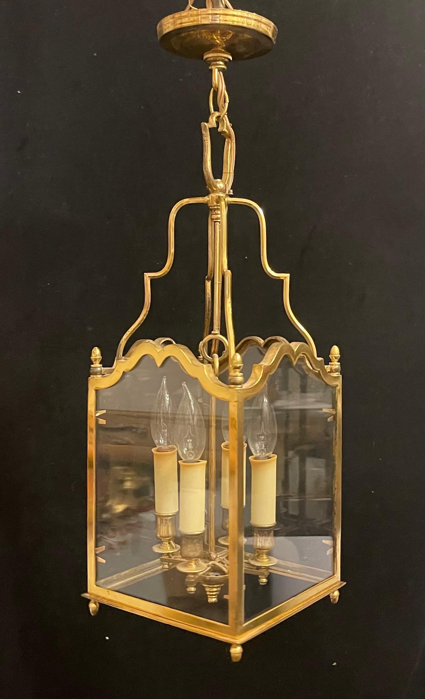 Merveilleuse lanterne suspendue en bronze français Louis XV à panneau de verre carré Bon état - En vente à Roslyn, NY