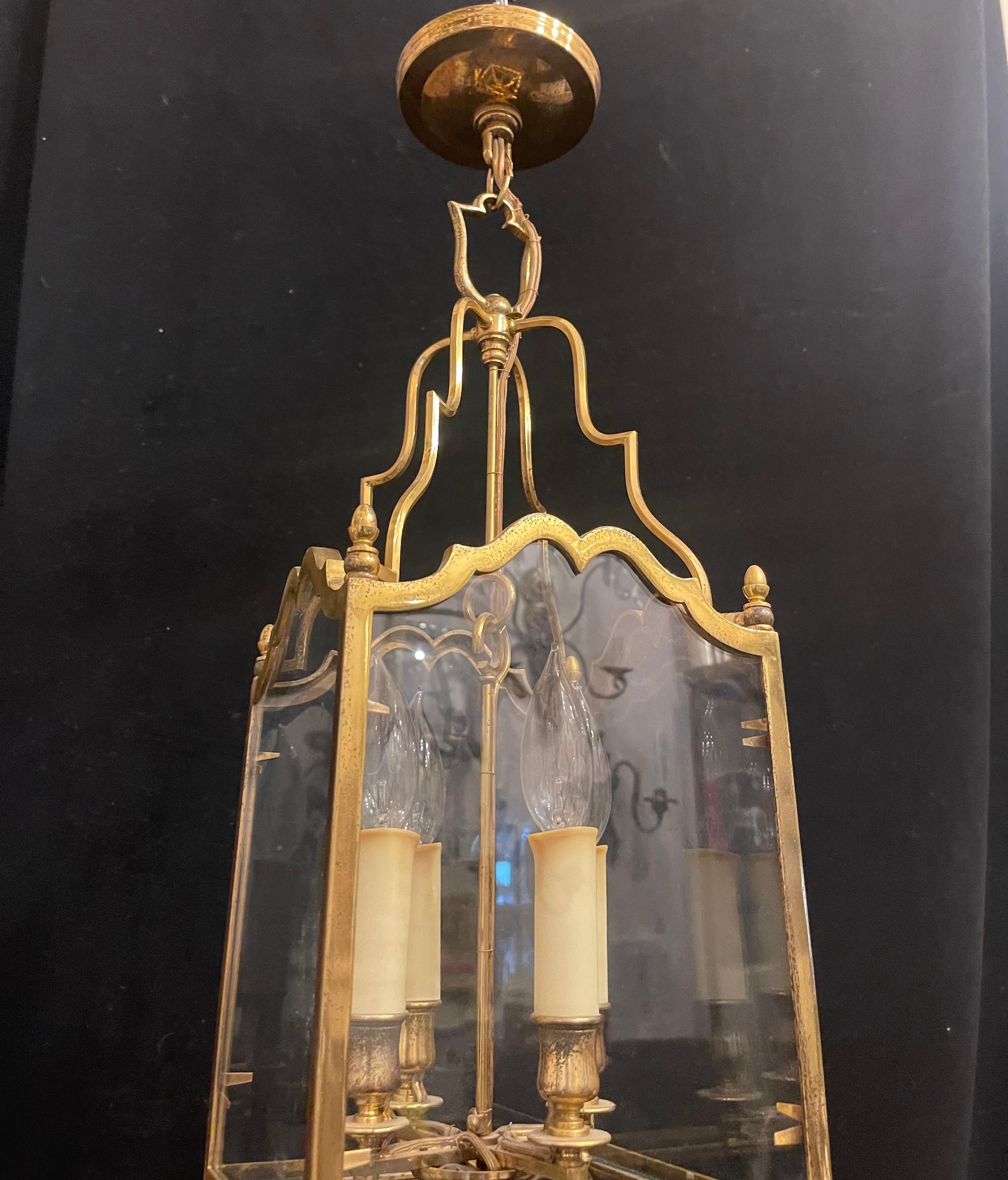 Bronze Merveilleuse lanterne suspendue en bronze français Louis XV à panneau de verre carré en vente