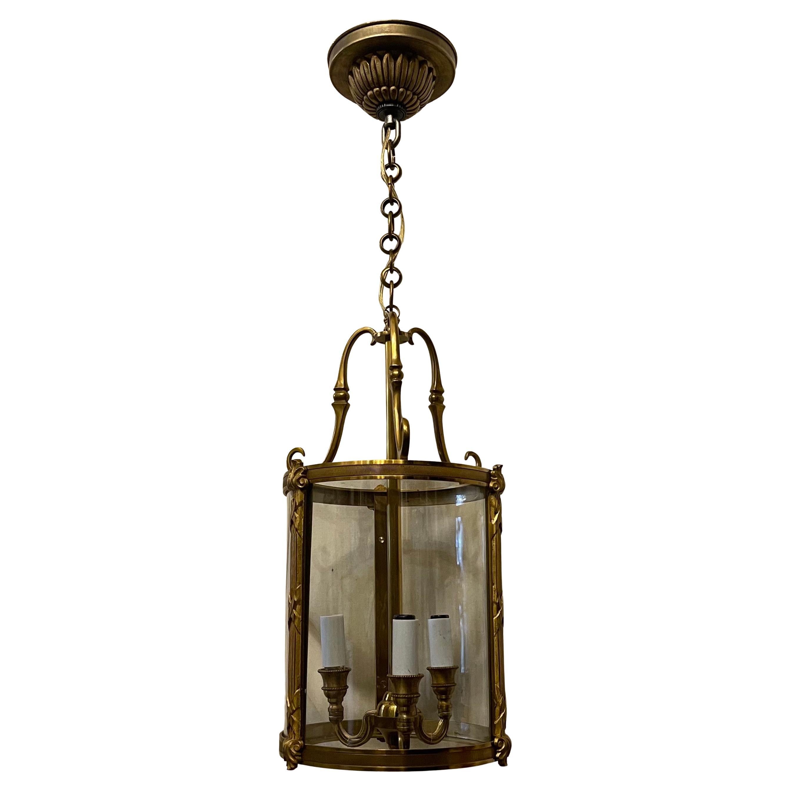 Meraviglioso apparecchio a lanterna francese in bronzo letto e X Luigi XVI con pannelli di vetro curvi