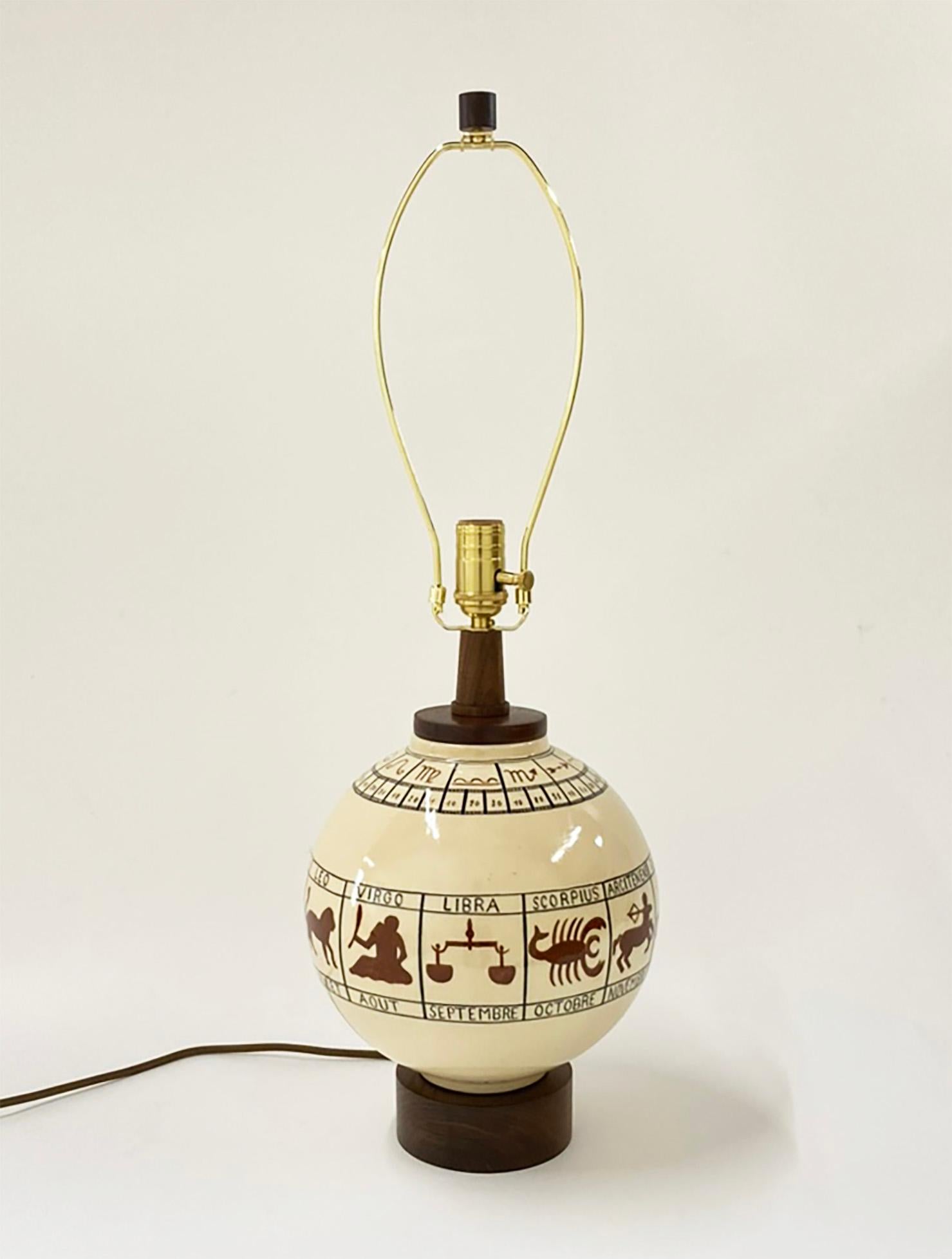 Meravigliosa lampada Zodiac in ceramica francese di Robert Lallemant In condizioni buone in vendita a Minneapolis, MN