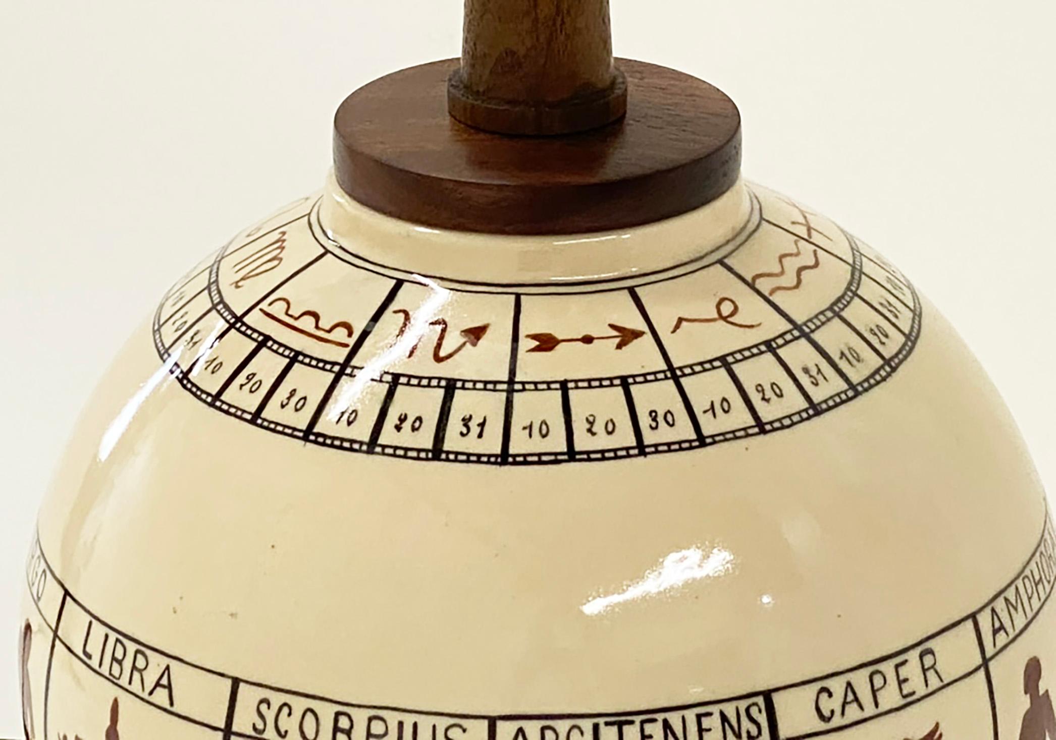 Metà XX secolo Meravigliosa lampada Zodiac in ceramica francese di Robert Lallemant in vendita