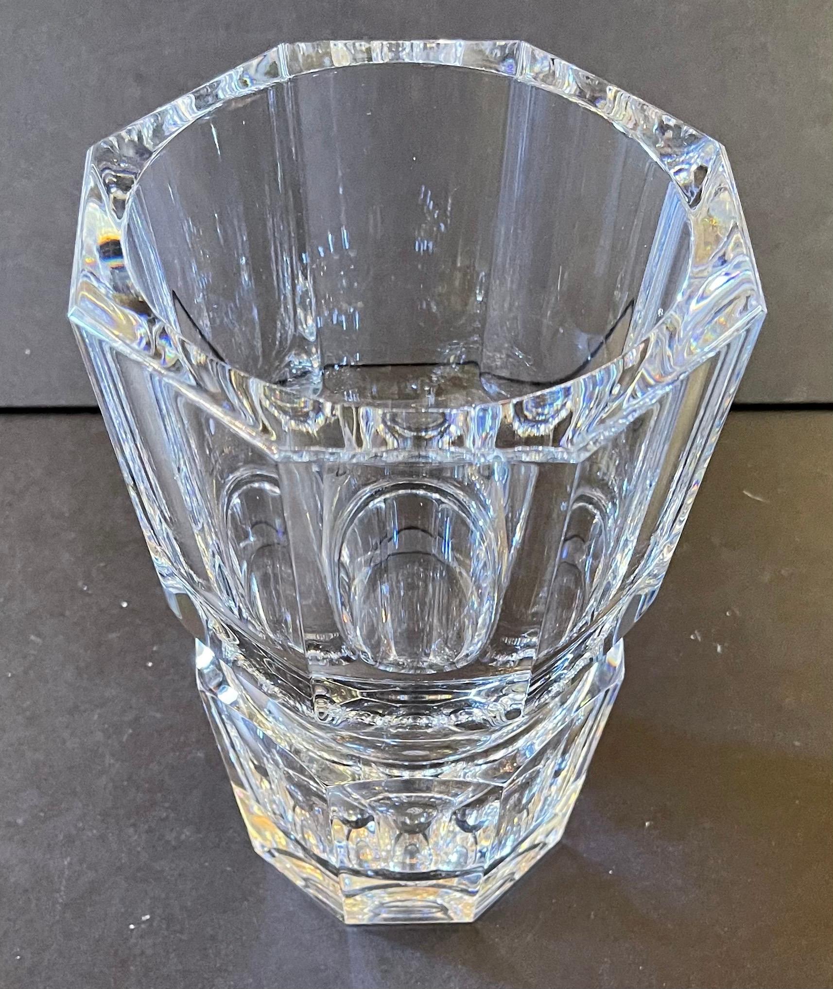 A wonderful French cut crystal Mid-Century Modern design panel / chunky vase by Baccarat, in the Edith pattern.

Stamped on the bottom

Measures: 8
