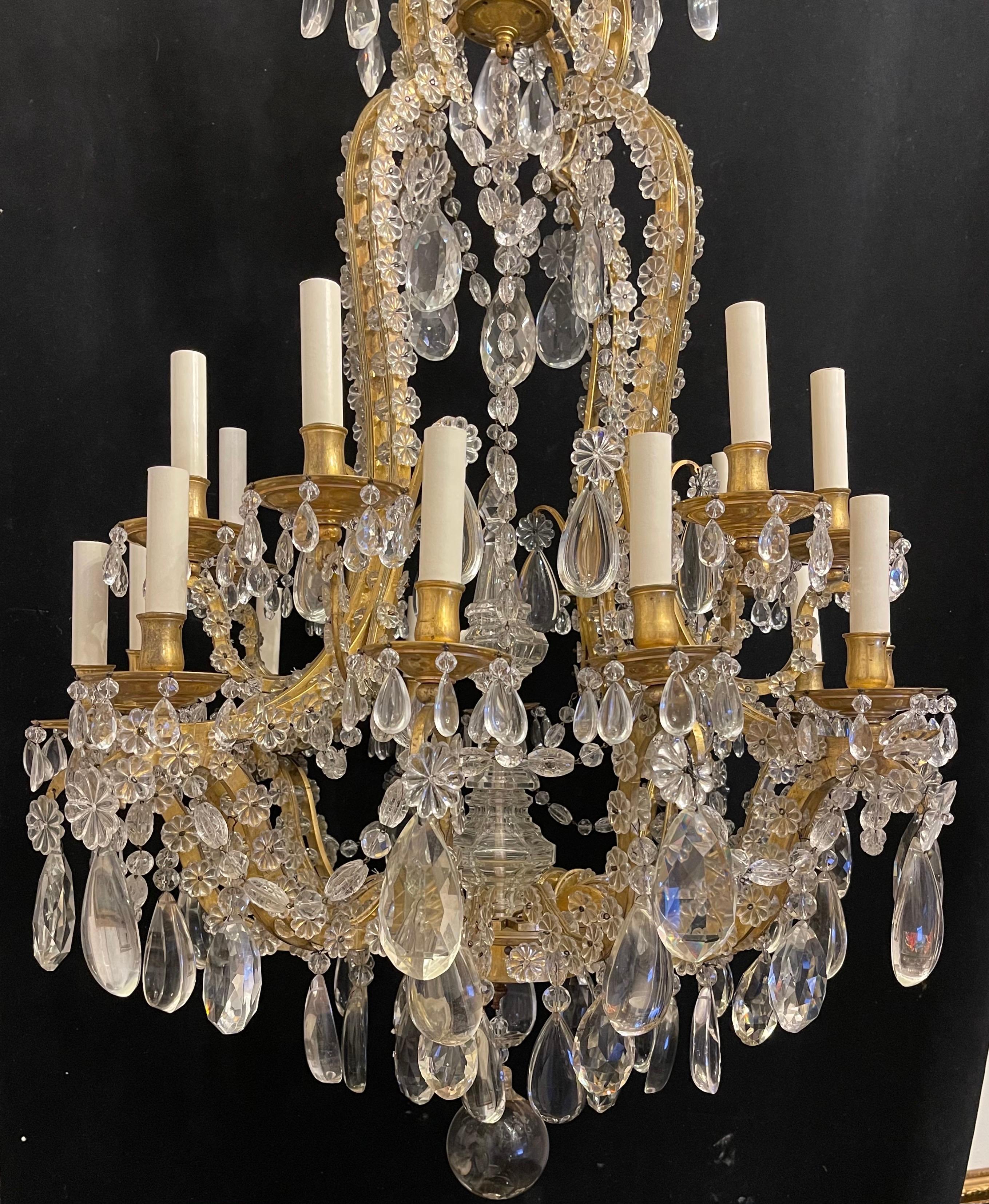 Splendido lampadario francese Dore Bronze Crystal Flower Beaded Swag Bagues Nestle In condizioni buone in vendita a Roslyn, NY