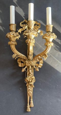 Maravilloso Conjunto Francés de Bronce Dore Luis XVI Cuatro Lámparas de Arco de Bronce con Filigrana