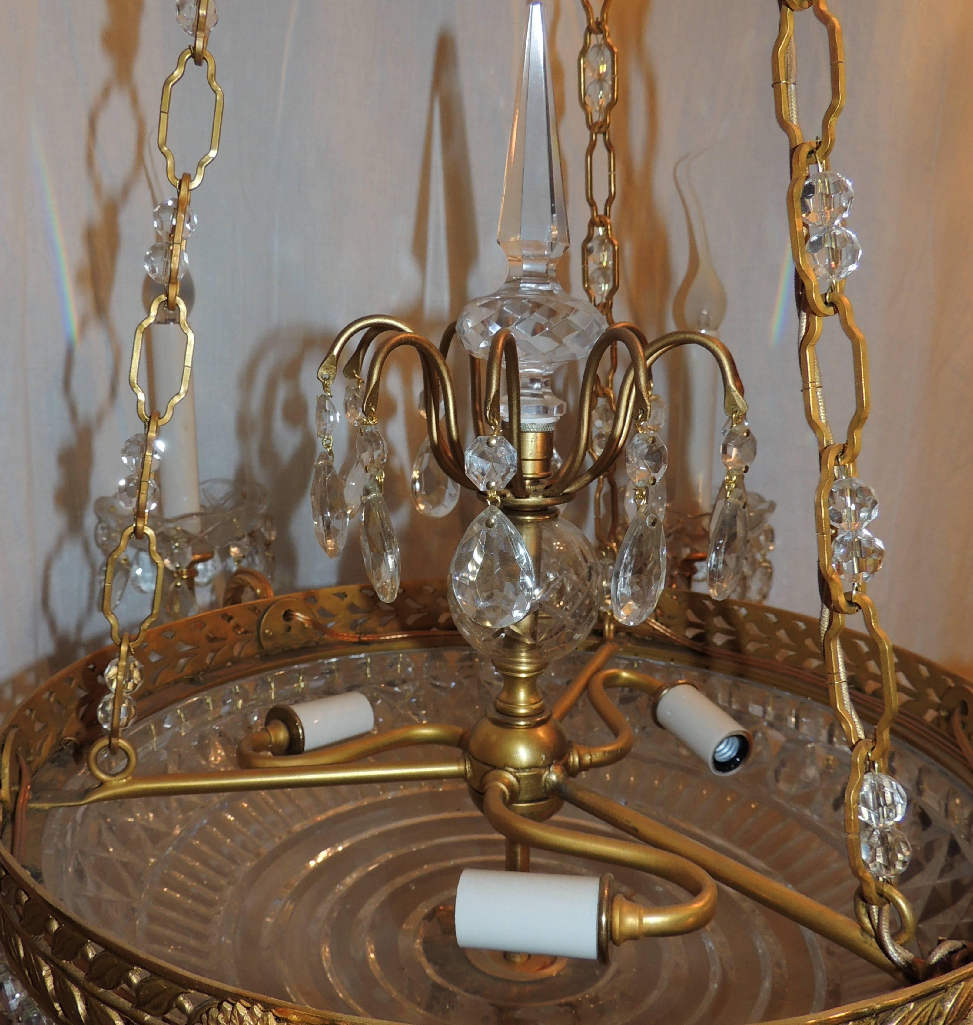 Bronze Merveilleux lustre Empire néoclassique français en bronze doré avec bol en cristal baltique en vente