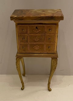 Meraviglioso portagioie francese Dore Bronze Onyx Ormolu Mini Dresser