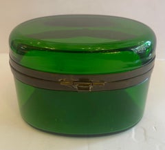 Magnifique coffret à bijoux français en verre d'art vert émeraude, laiton et cristal