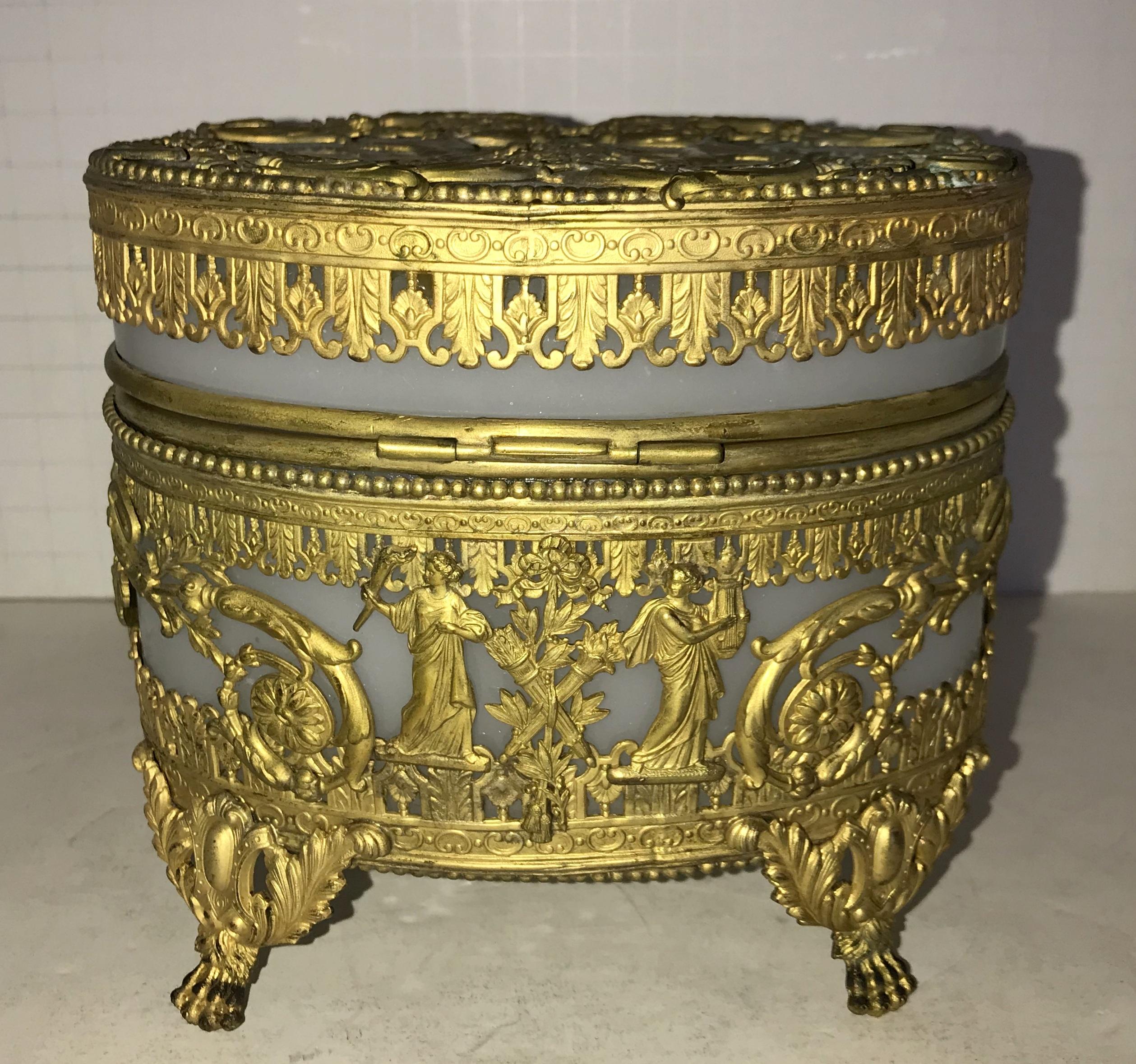 Wonderful French Empire Doré Bronze Opaline Neoclassical Oval Casket Ormolu Box In Good Condition In Roslyn, NY