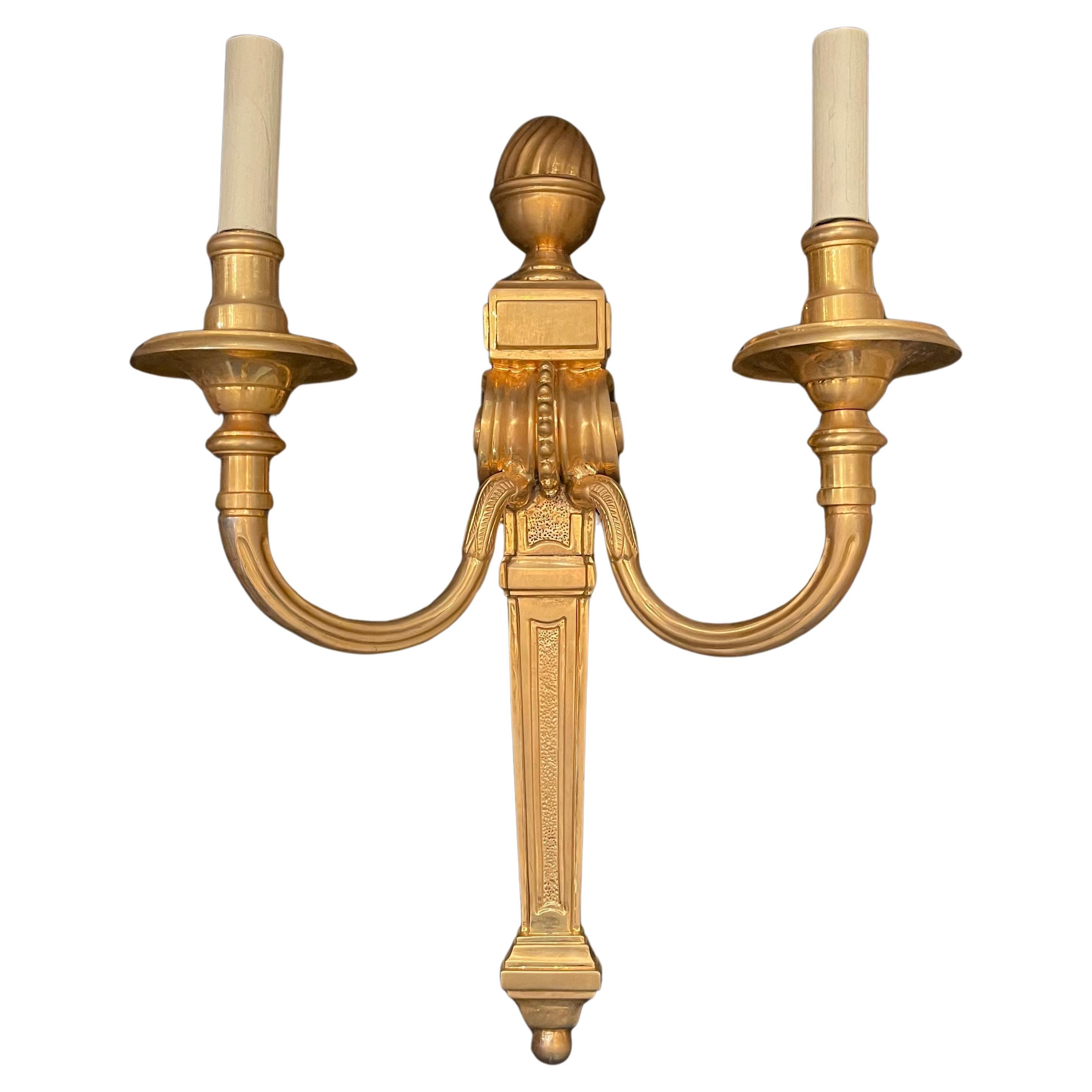 Maravillosa Pareja De Urnas De Bronce Dorado Imperio Francés / Neoclásico Forma E.F. A Lámparas de dos candelabros estilo Caldwell
