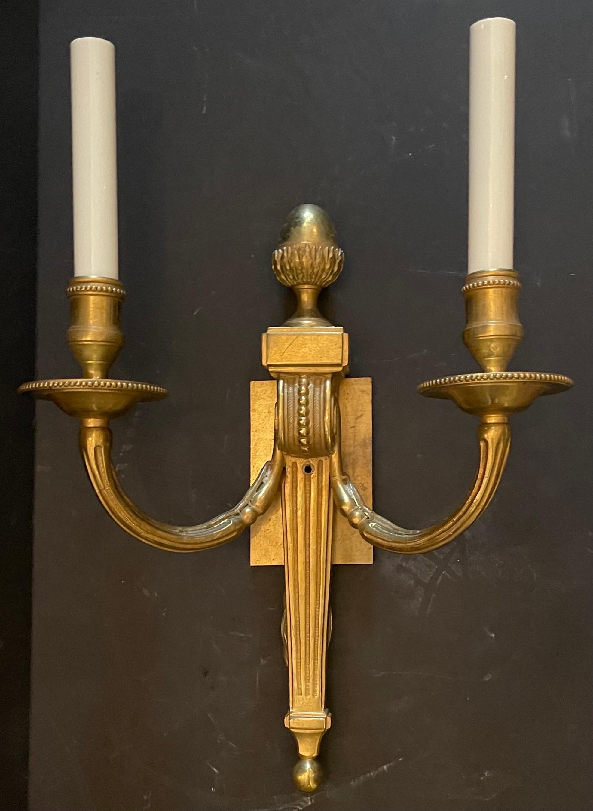 Néoclassique Merveilleuse urne en bronze néoclassique Empire français Caldwell pour deux candélabres en vente