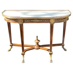 Merveilleuse table console néoclassique de style Empire français avec plateau en marbre et ornementation en bronze doré