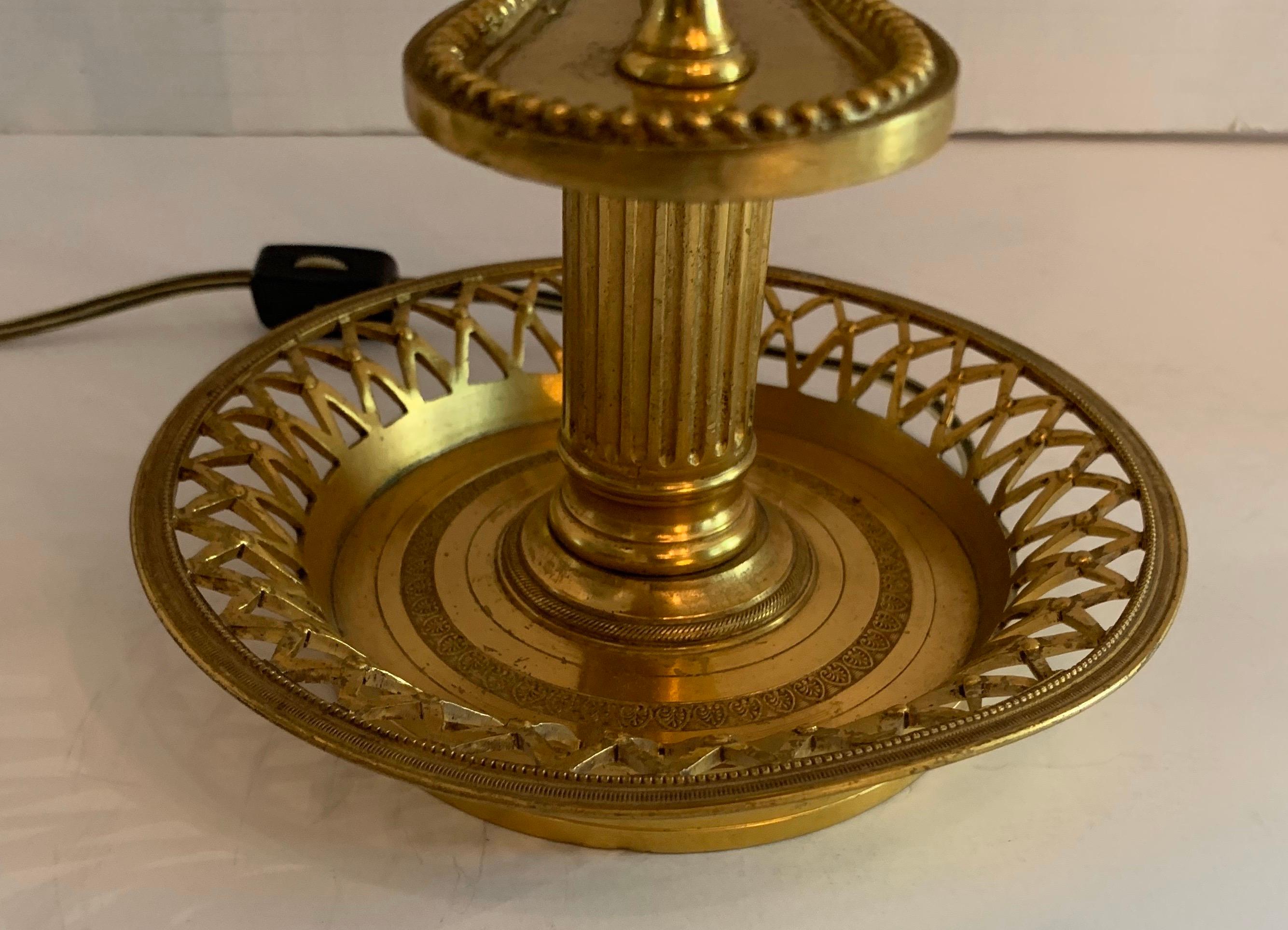 Français Merveilleuse lampe Bouillotte Empire français néoclassique Régence en bronze patiné en vente