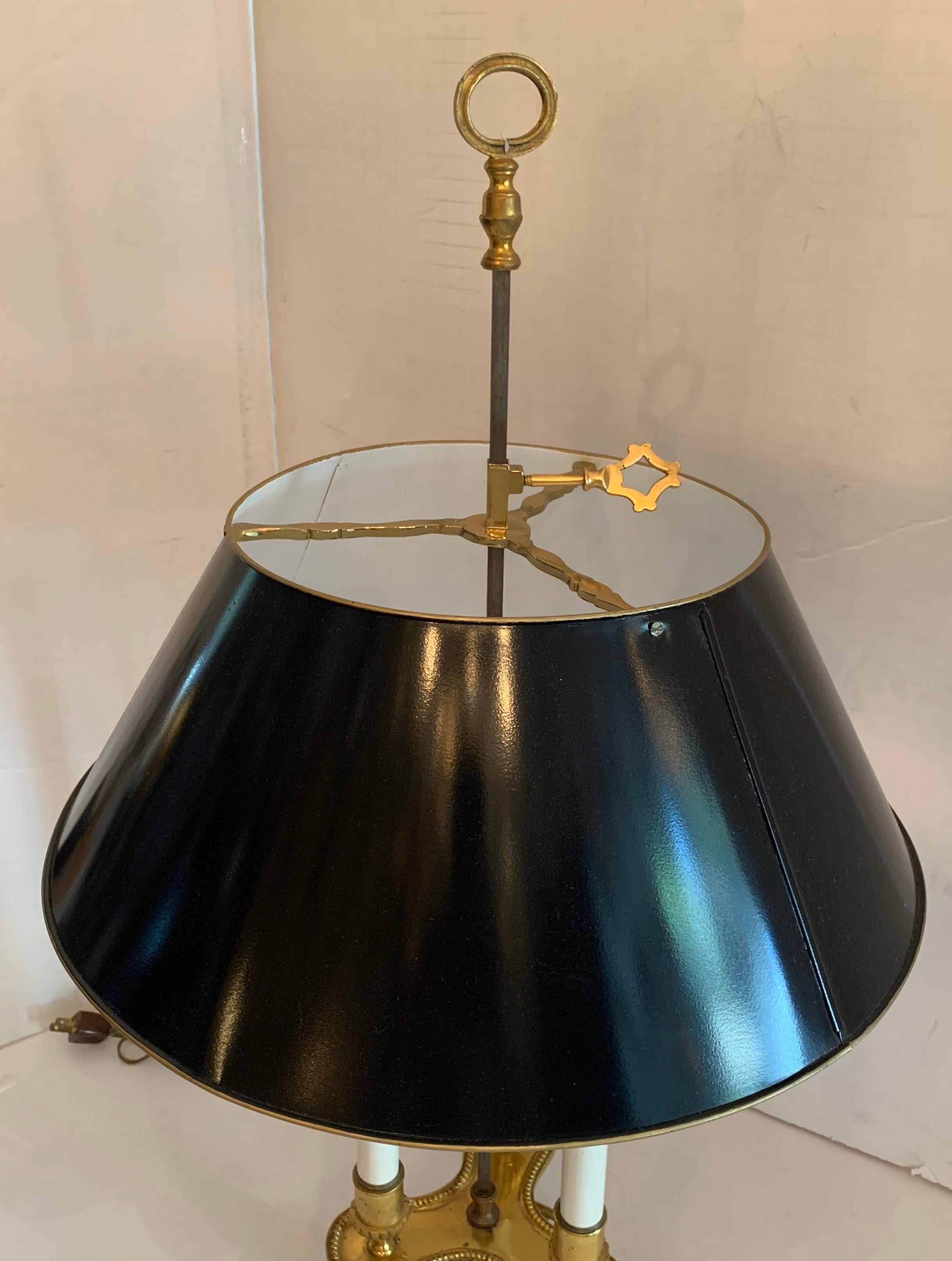 Merveilleuse lampe Bouillotte Empire français néoclassique Régence en bronze patiné Bon état - En vente à Roslyn, NY