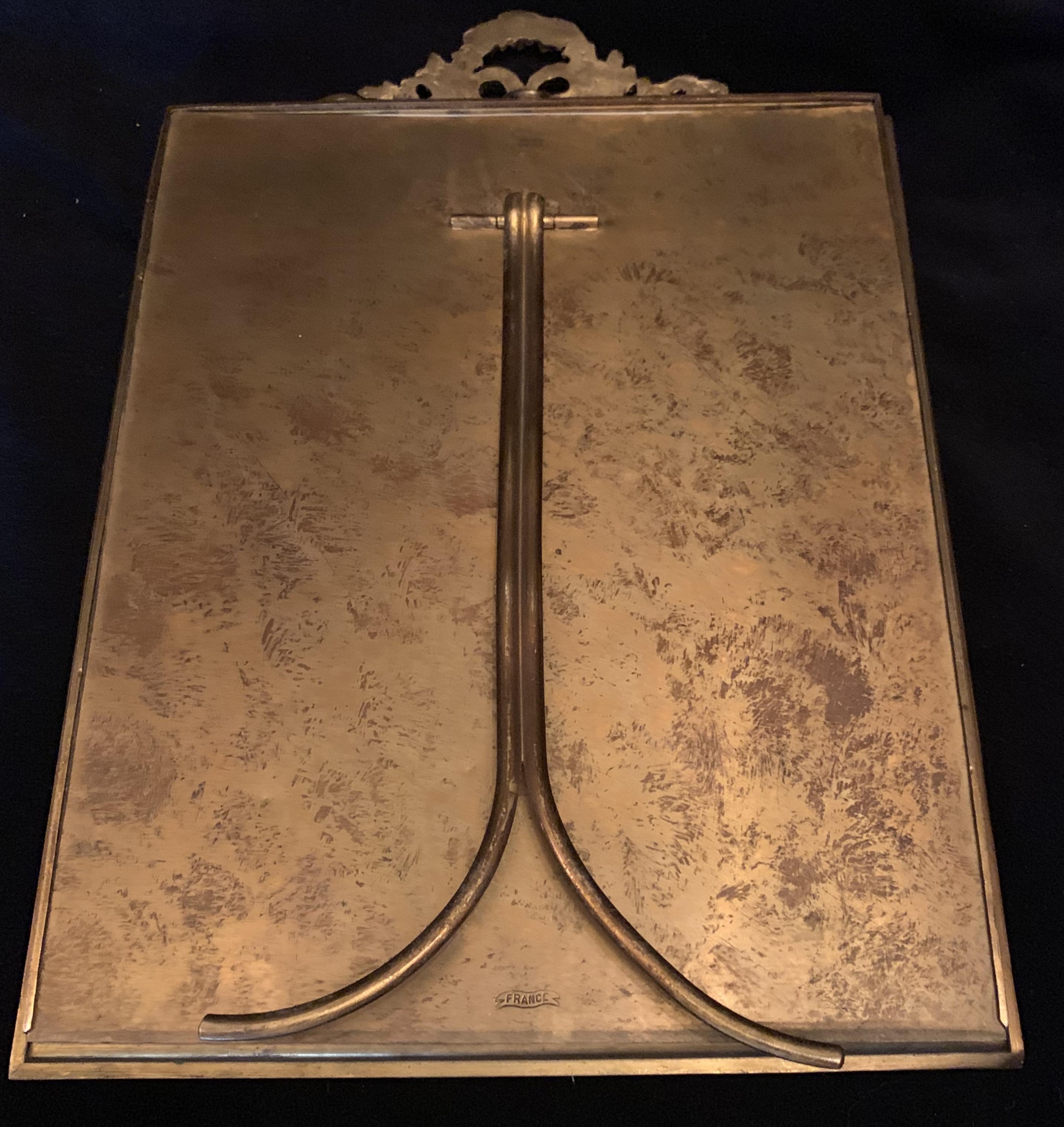 Wonderful French Gilt Bronze Salmon Pink Enamel Bow Top Picture Frame im Zustand „Gut“ in Roslyn, NY