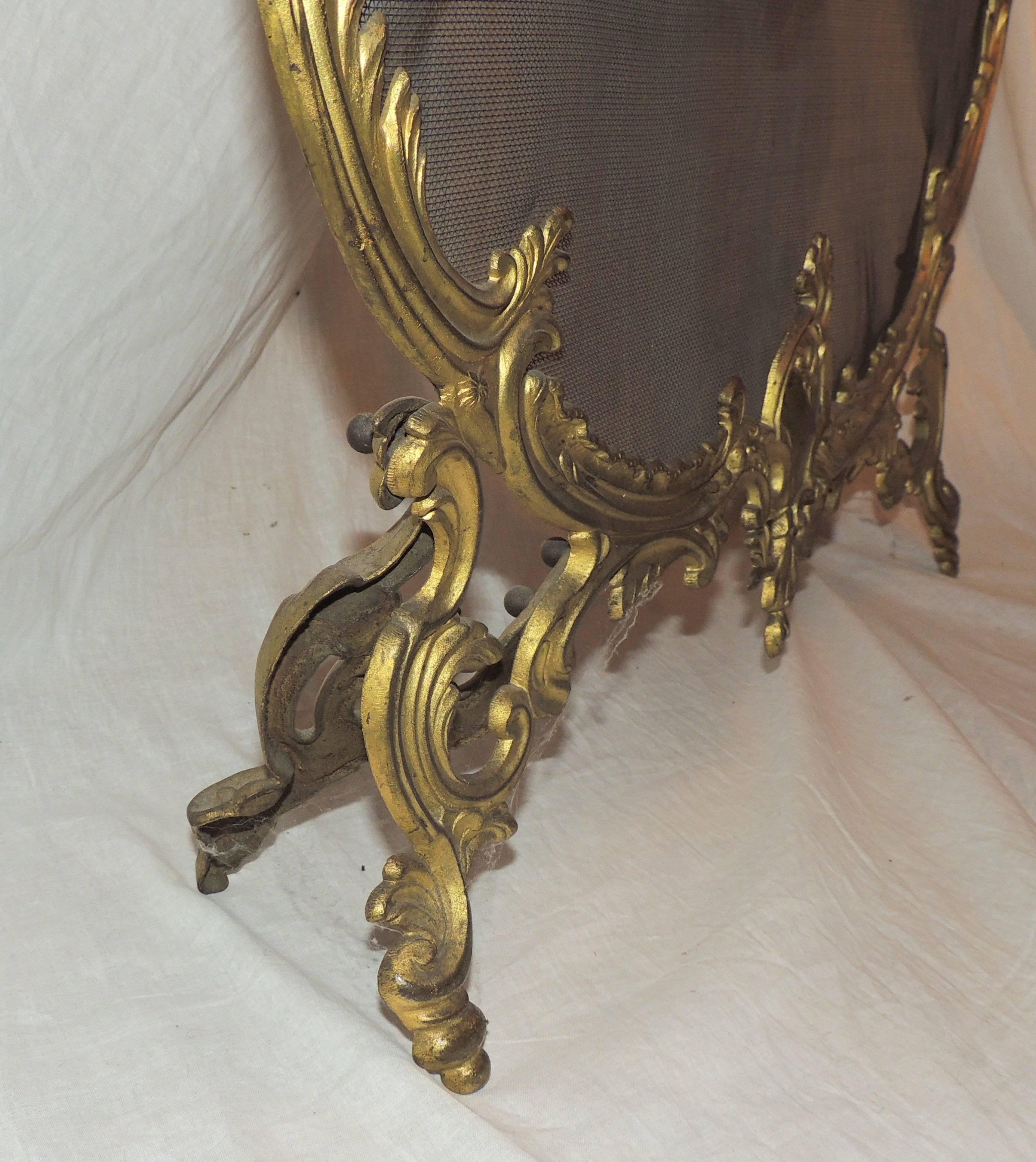 Wonderful French Gilt Doré Bronze Fire Place Screen Trion of Cherubs Firescreen In Good Condition For Sale In Roslyn, NY