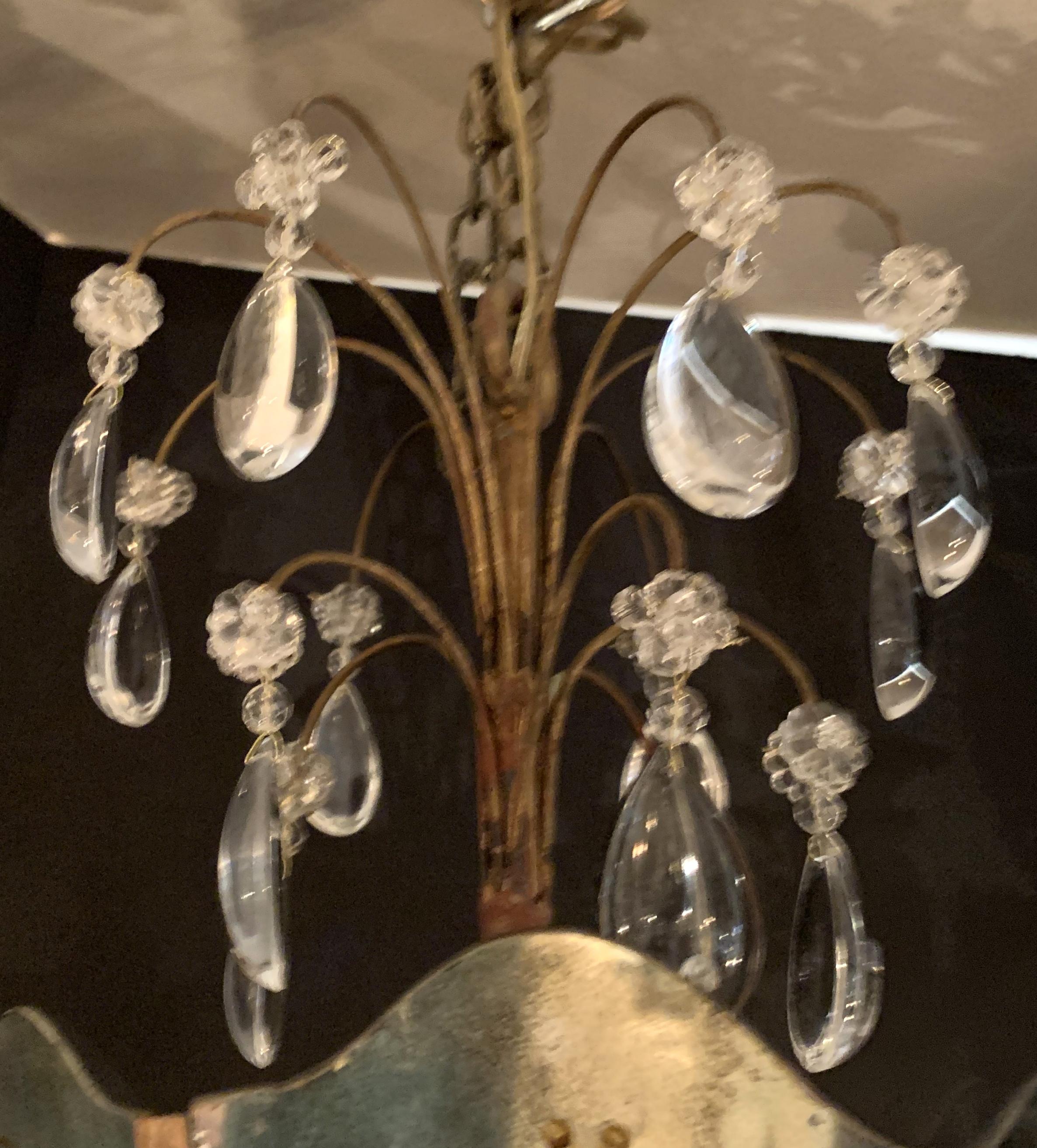 Français Magnifique lustre panier baguès français doré à perles et miroir peint à l'envers en vente