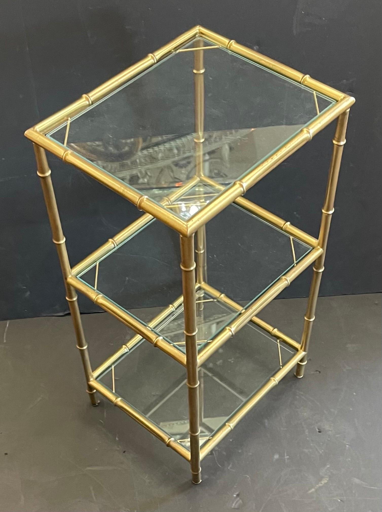 Belle Époque Merveilleuse table de bar à trois étages en verre de bambou doré français en vente