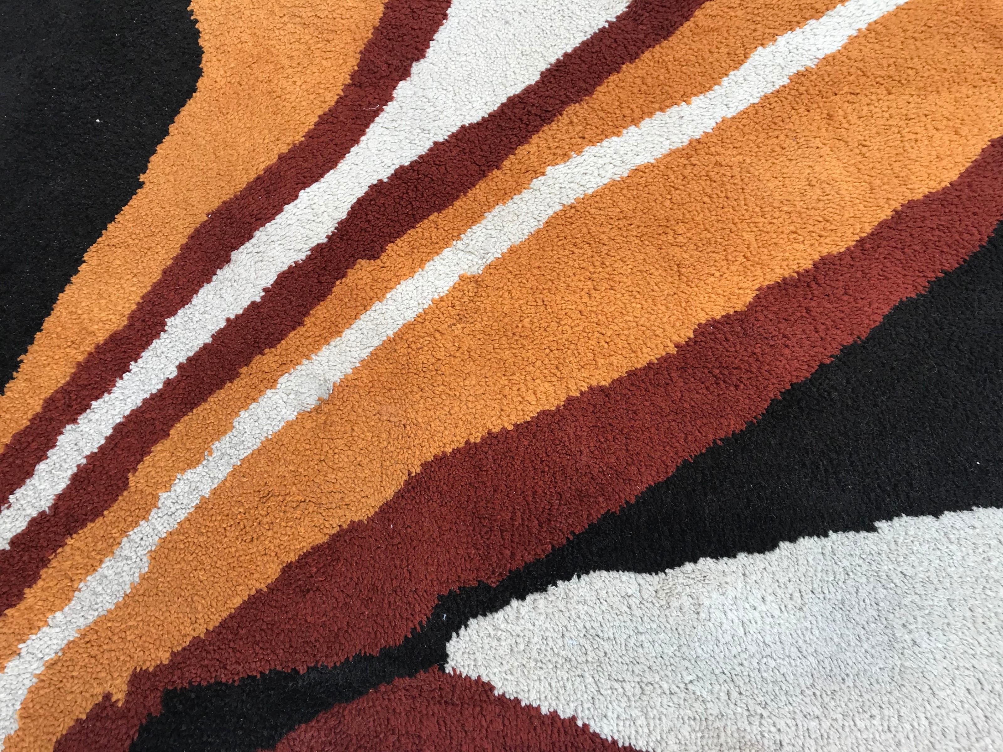 Beautiful Art Deco rug with nice colorful design, without signature or monogram, but original, circa 1940 entirely hand knotted with wool velvet on cotton foundation. Size: 6.39 x 9.35 feet.