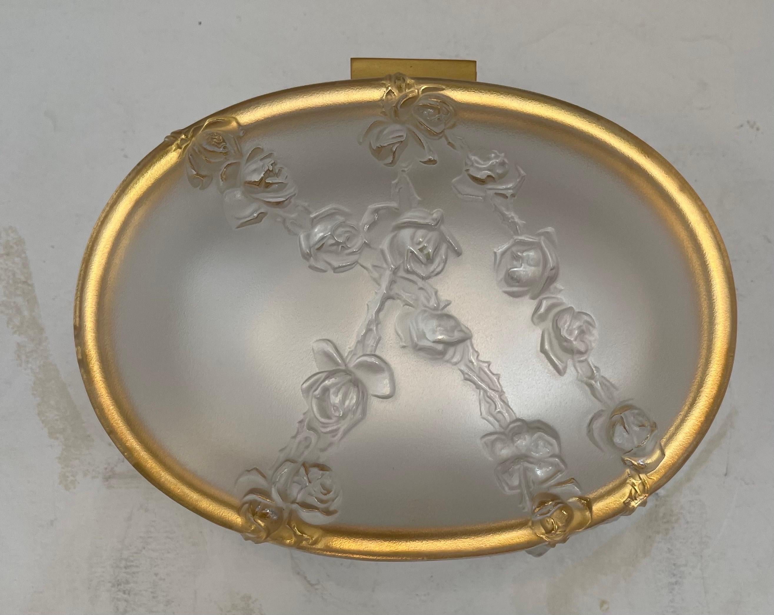 Eine wunderbare Französisch Lalique Coppelia mattiertem Kristall mit Rosen & Girlande und ein Messing-Gehäuse Kommode / Schmuck-Box