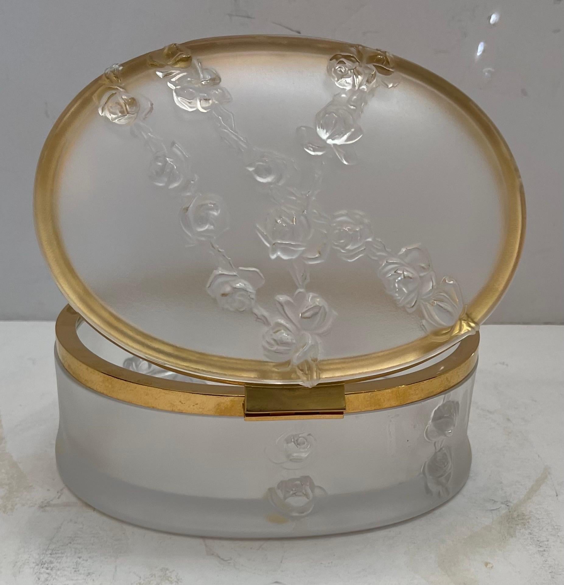 Wonderful French Lalique Coppelia Crystal Rose Garland Brass Dresser Jewelry Box In Good Condition For Sale In Roslyn, NY