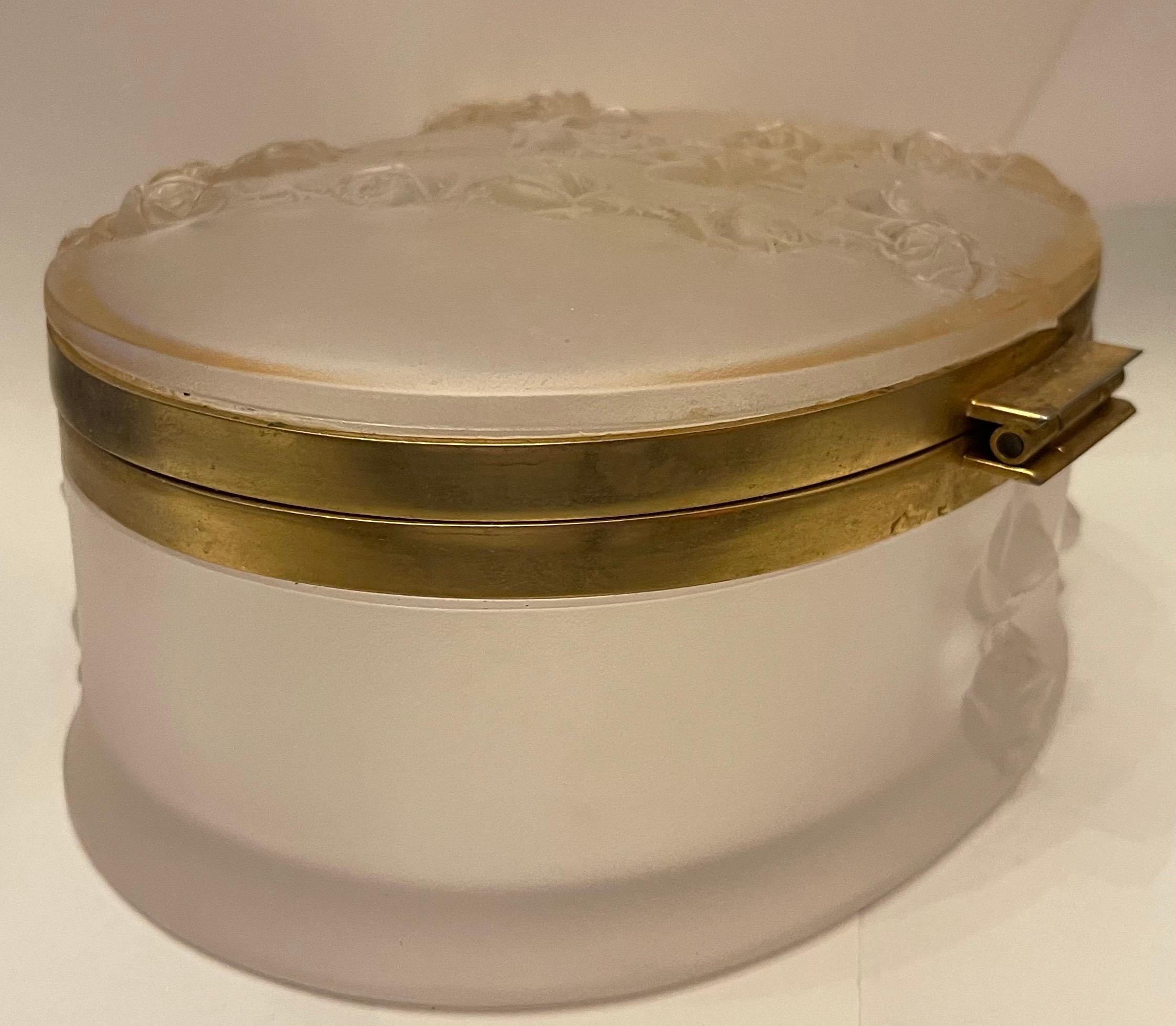 Wonderful French Lalique Coppelia Crystal Rose Garland Brass Dresser Jewelry Box In Good Condition For Sale In Roslyn, NY
