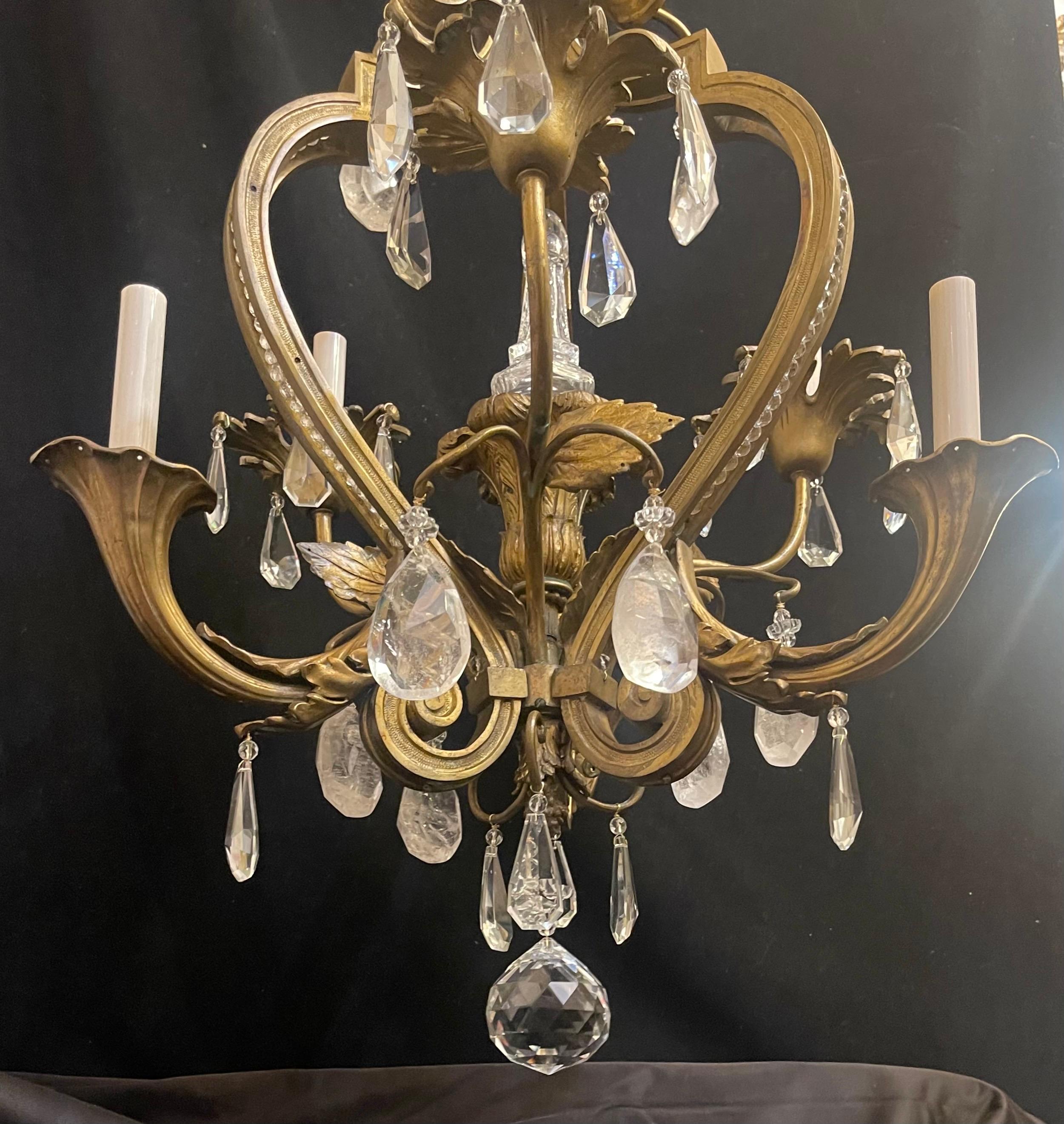 Wonderful French Louis XV Bronze Crystal Basket Beaded Rock Crystal Chandelier siglo XX en venta