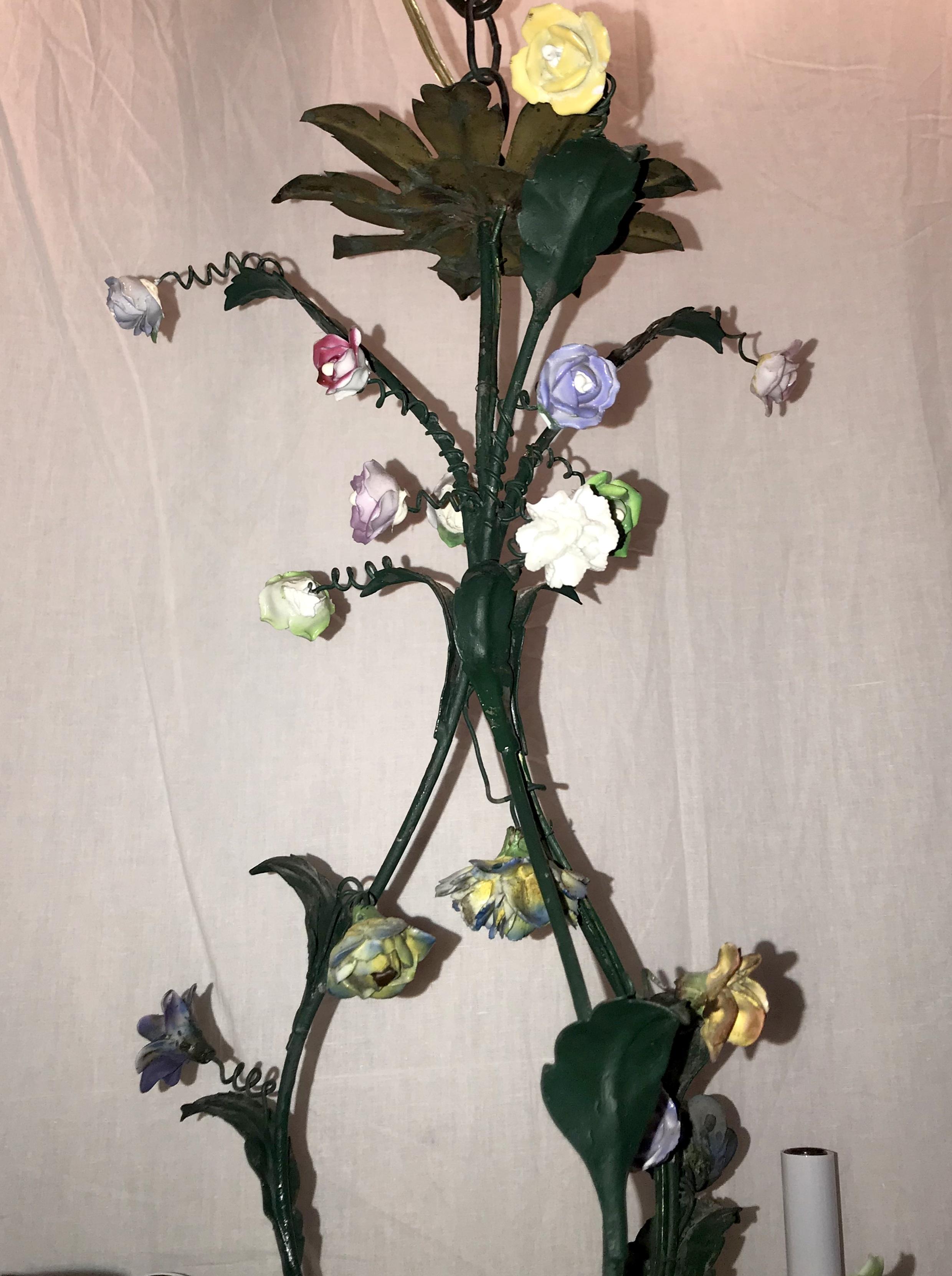 A wonderful Louis XV style green metal and porcelain polychrome painted chandelier adorned with porcelain flowers, 1920s period.
Updated wiring and sockets, comes ready to hang and enjoy.