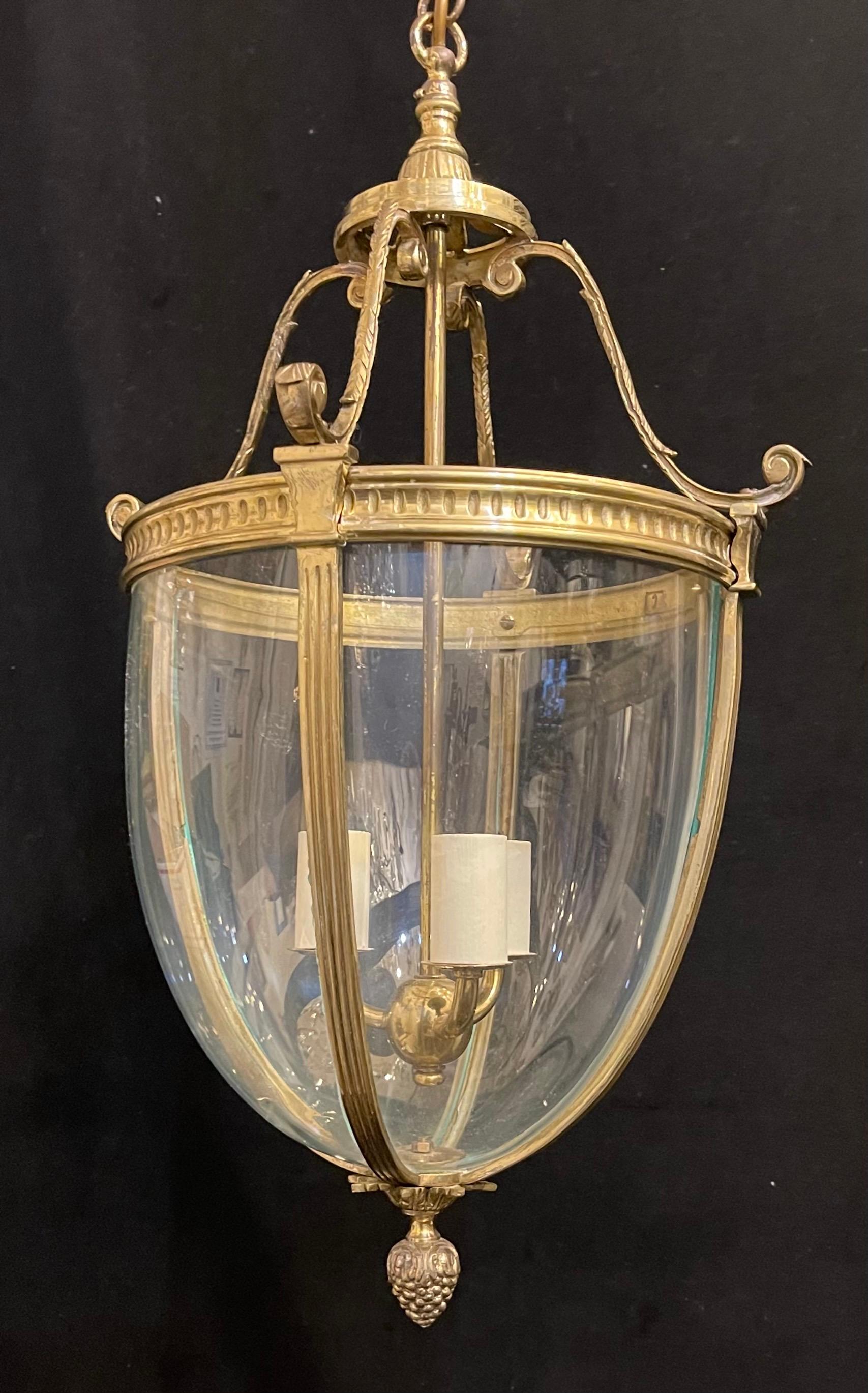 Wunderschöne französische Louis XVI Dore Bronze geblasenes Glas Regency Laterne Leuchte (Vergoldet) im Angebot