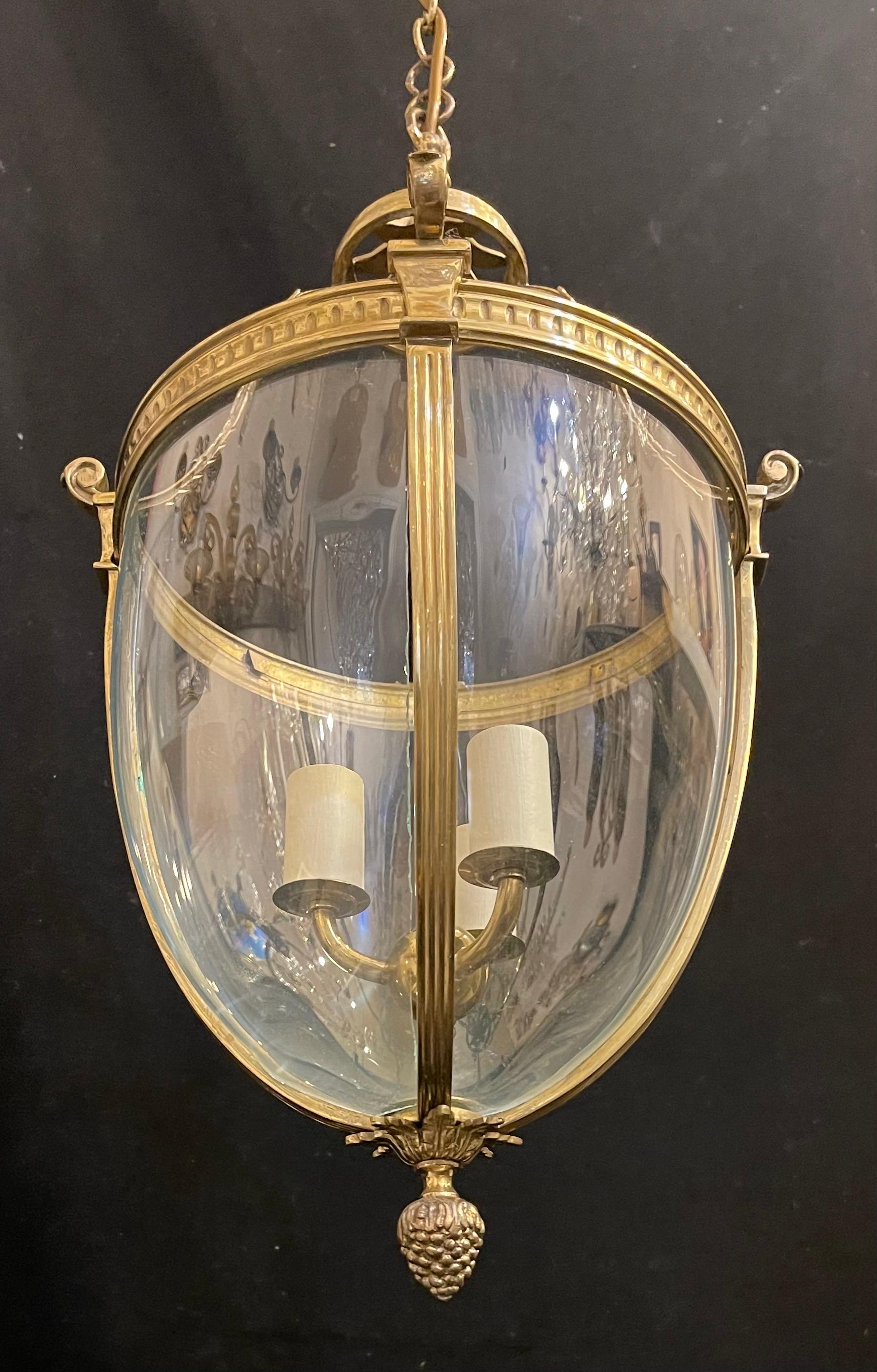 Wunderschöne französische Louis XVI Dore Bronze geblasenes Glas Regency Laterne Leuchte im Zustand „Gut“ im Angebot in Roslyn, NY