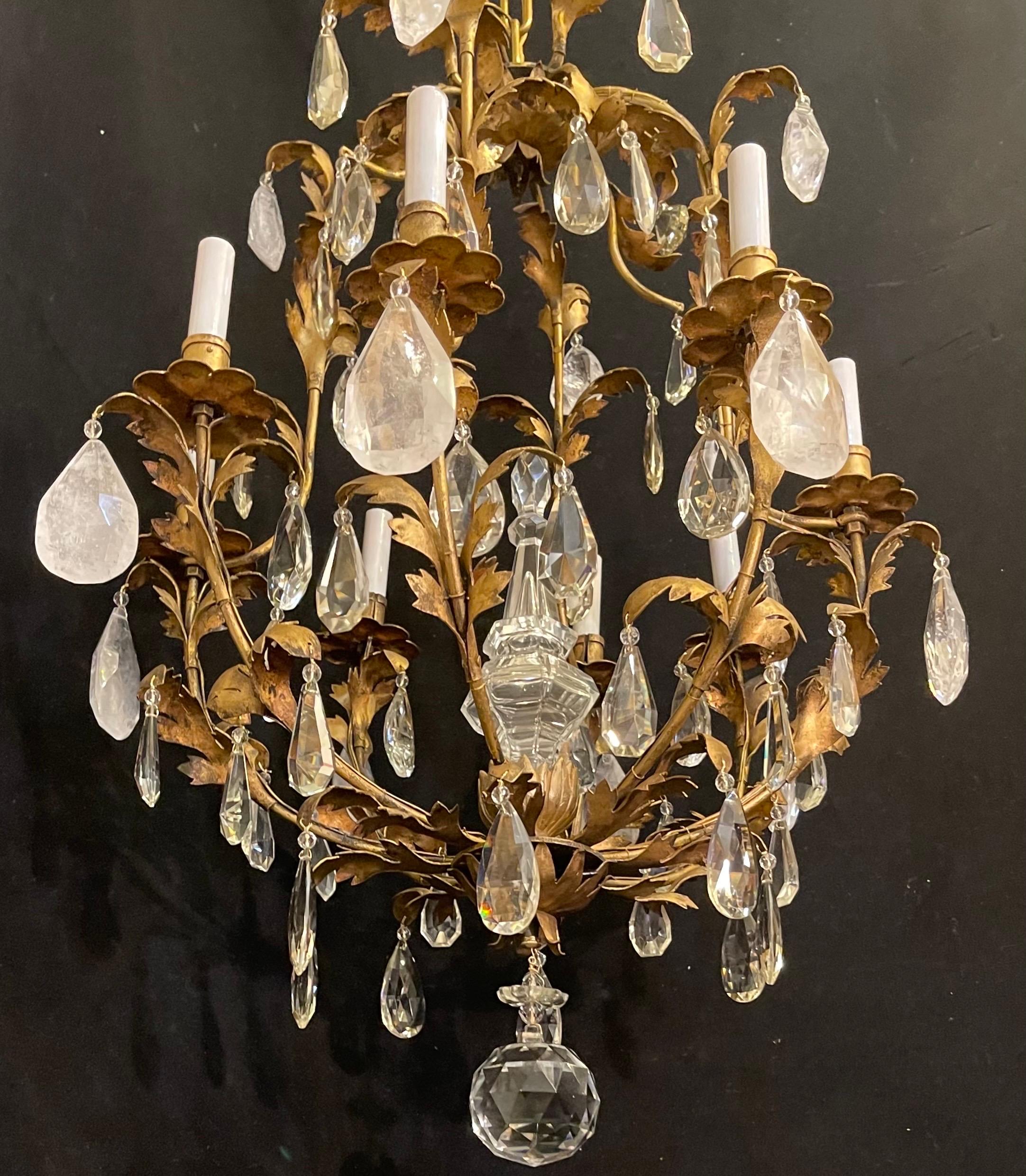Belle Époque Meraviglioso lampadario francese Maison Baguès in oro dorato con cesto di cristallo a forma di foglia in vendita