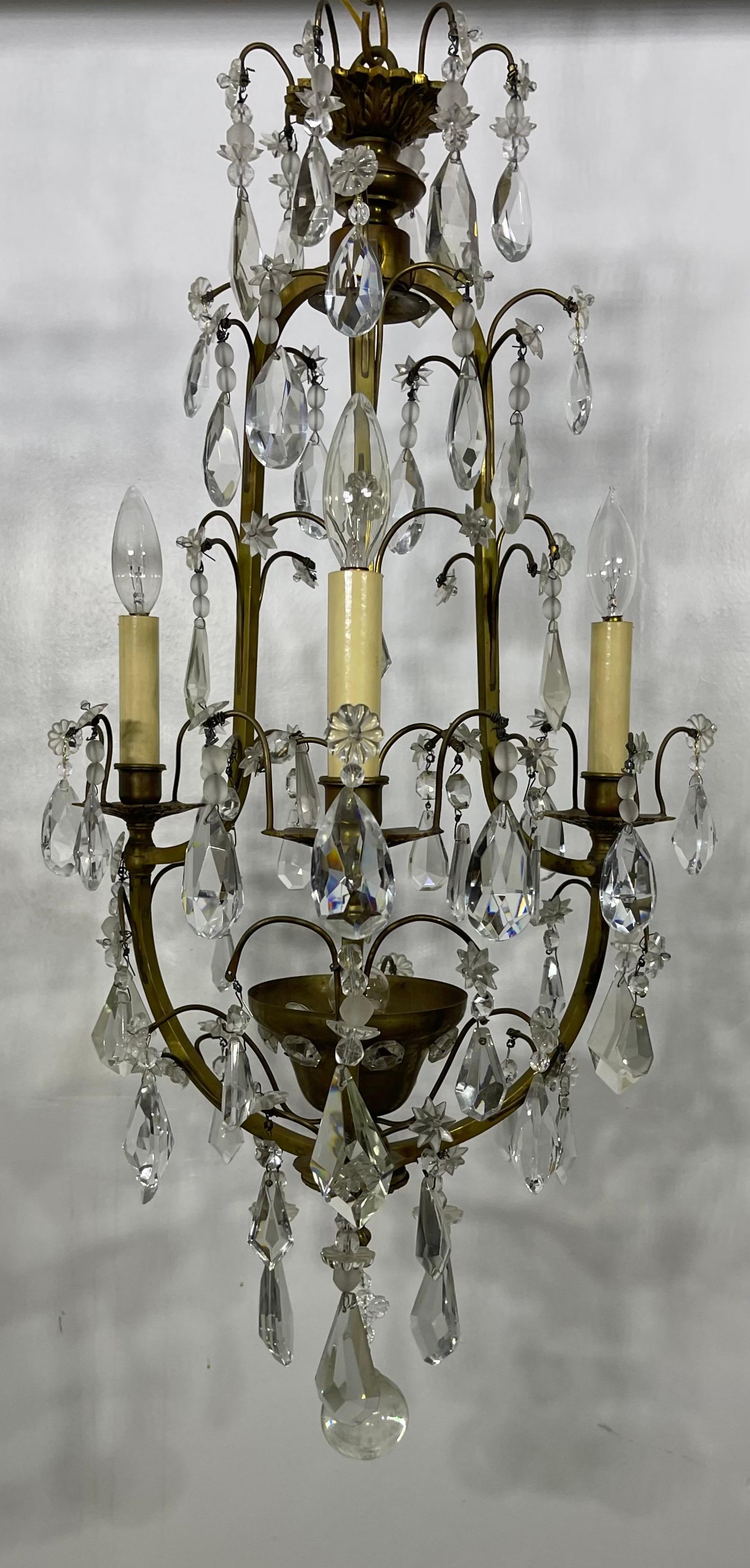 Francese Meraviglioso lampadario francese Maison Bagues Petite Bronze Crystal Light Fixture in vendita