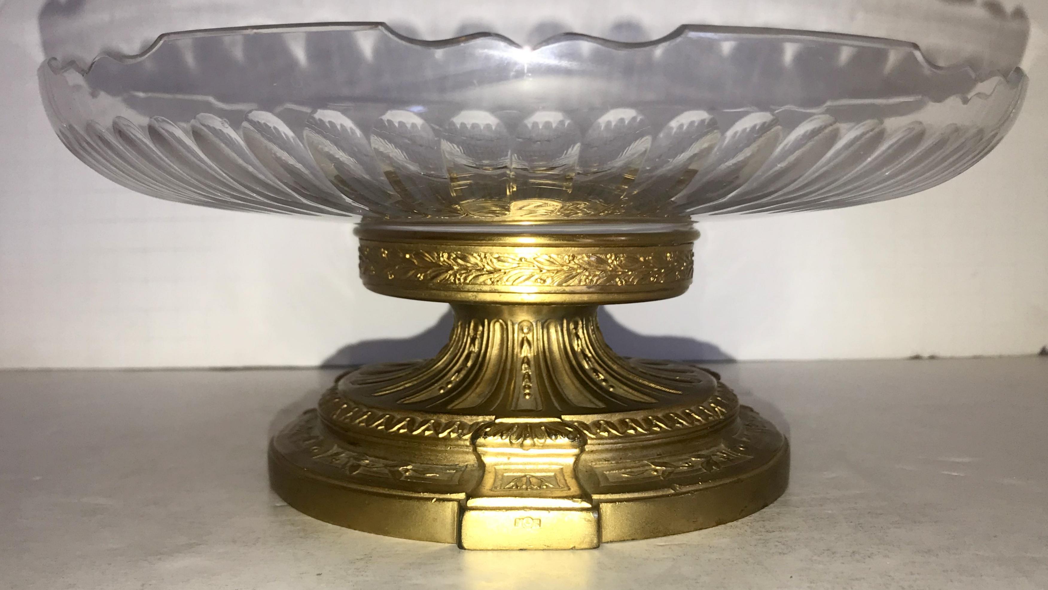 A wonderful French neoclassical bronze and scalloped etched crystal round centrepiece, cake ormolu stand with star centre.