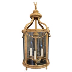 Maravilloso farol francés de bronce ormolu con filigrana de tres luces de la época de la Regencia