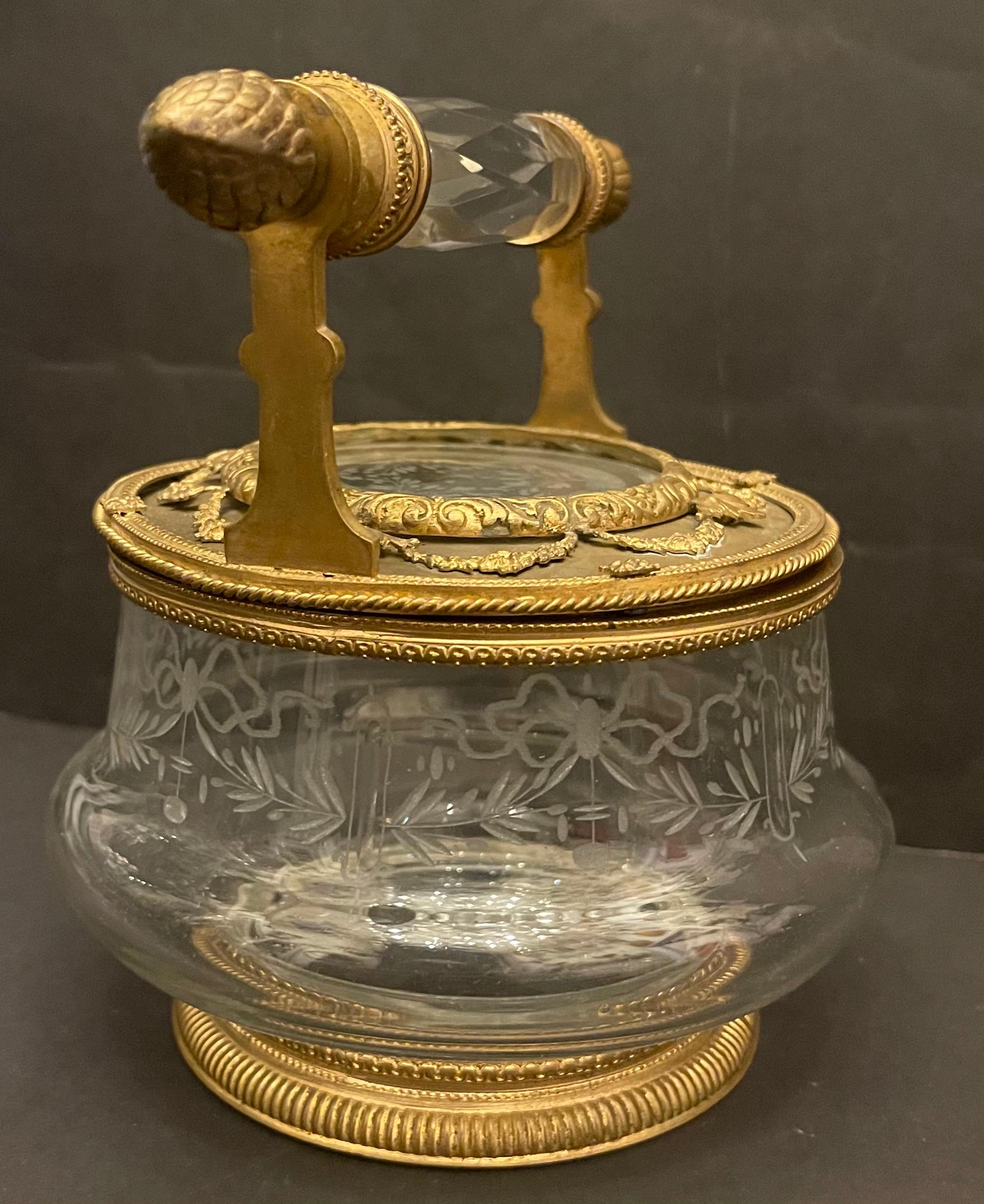 Maravilloso Joyero Cofre Baccarat Francés Ormolu Montado Cristal Bronce Grabado en venta