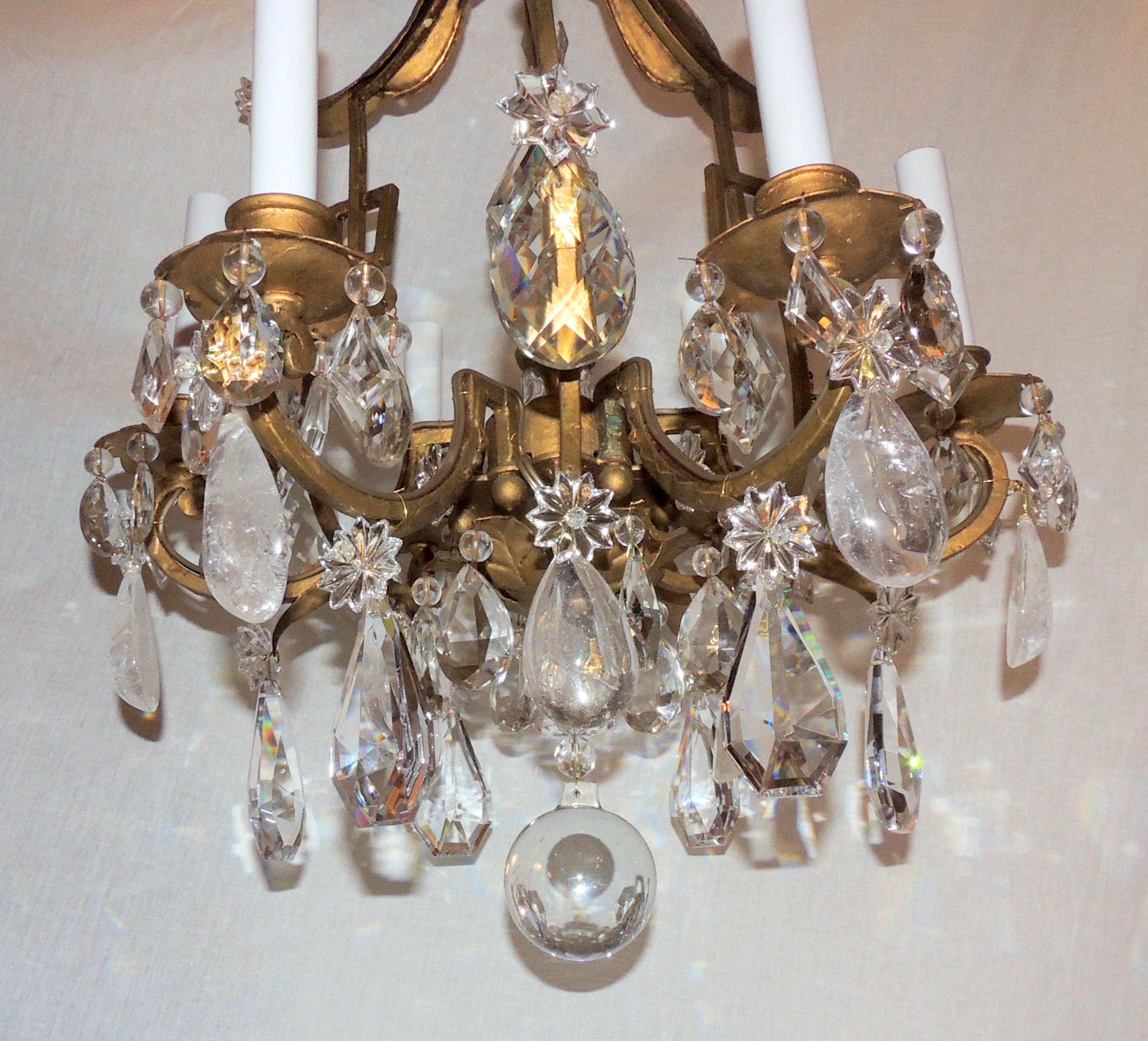 Mid-Century moderno Meraviglioso lampadario francese Pagoda Baguès con cristalli dorati a sei luci in vendita