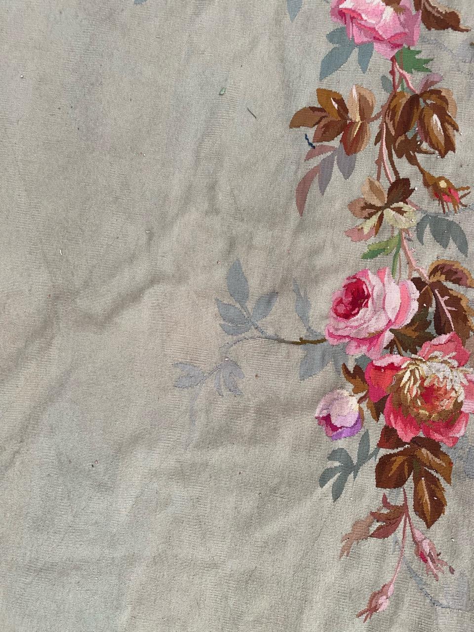 Très belle tapisserie de Valence d'Aubusson de la fin du 19e siècle, d'époque Napoléon III, avec de jolis motifs floraux et de belles couleurs, entièrement et finement tissée à la main avec de la laine et de la soie.

✨✨✨
