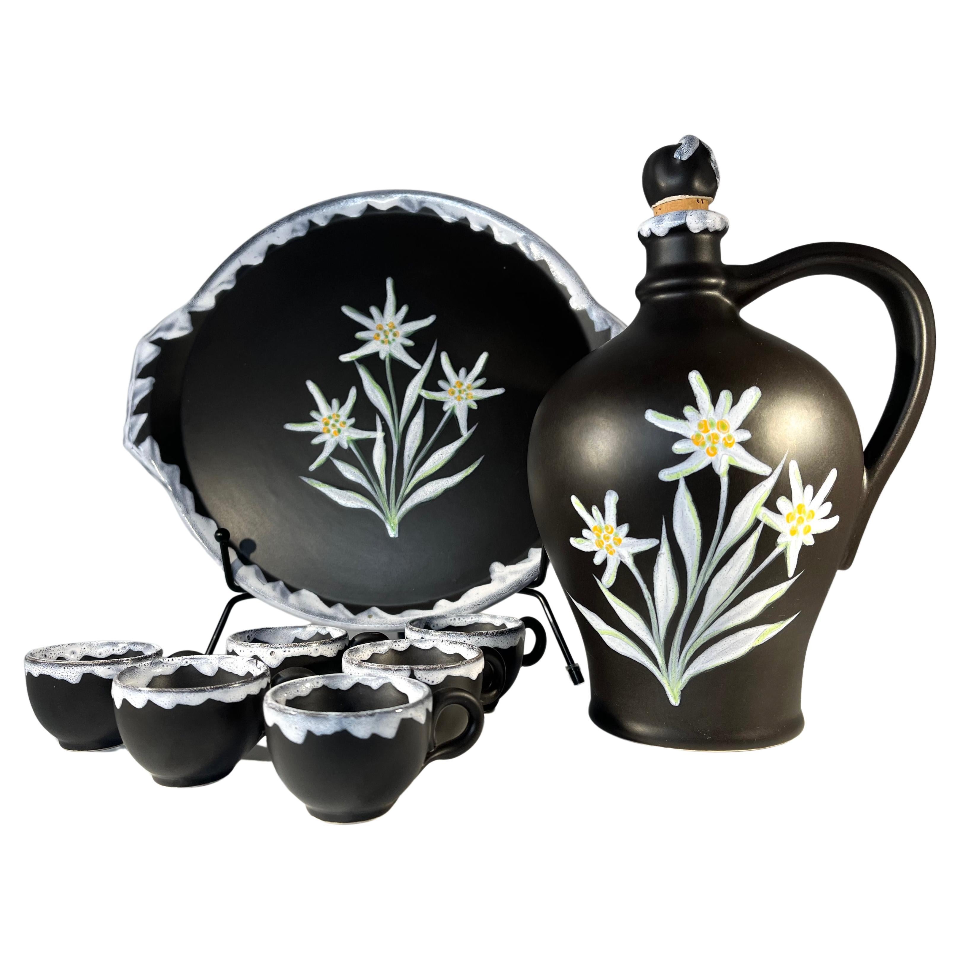 Merveilleux ensemble carafe à liqueur Gabriel Fourmaintraux Edelweiss Flower Ceramic 
