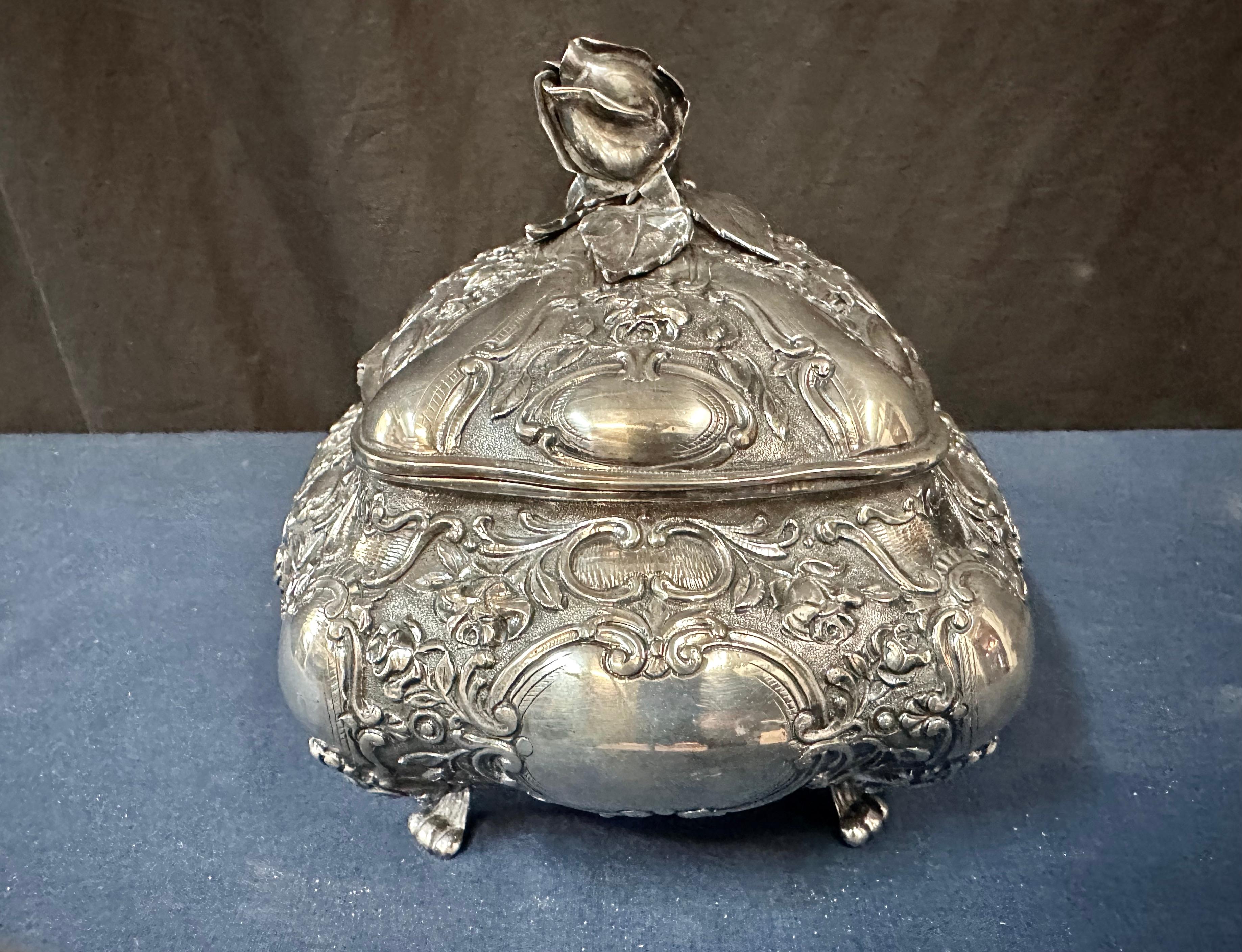 Maravillosa caja de té alemana de plata 800 Repujado en venta