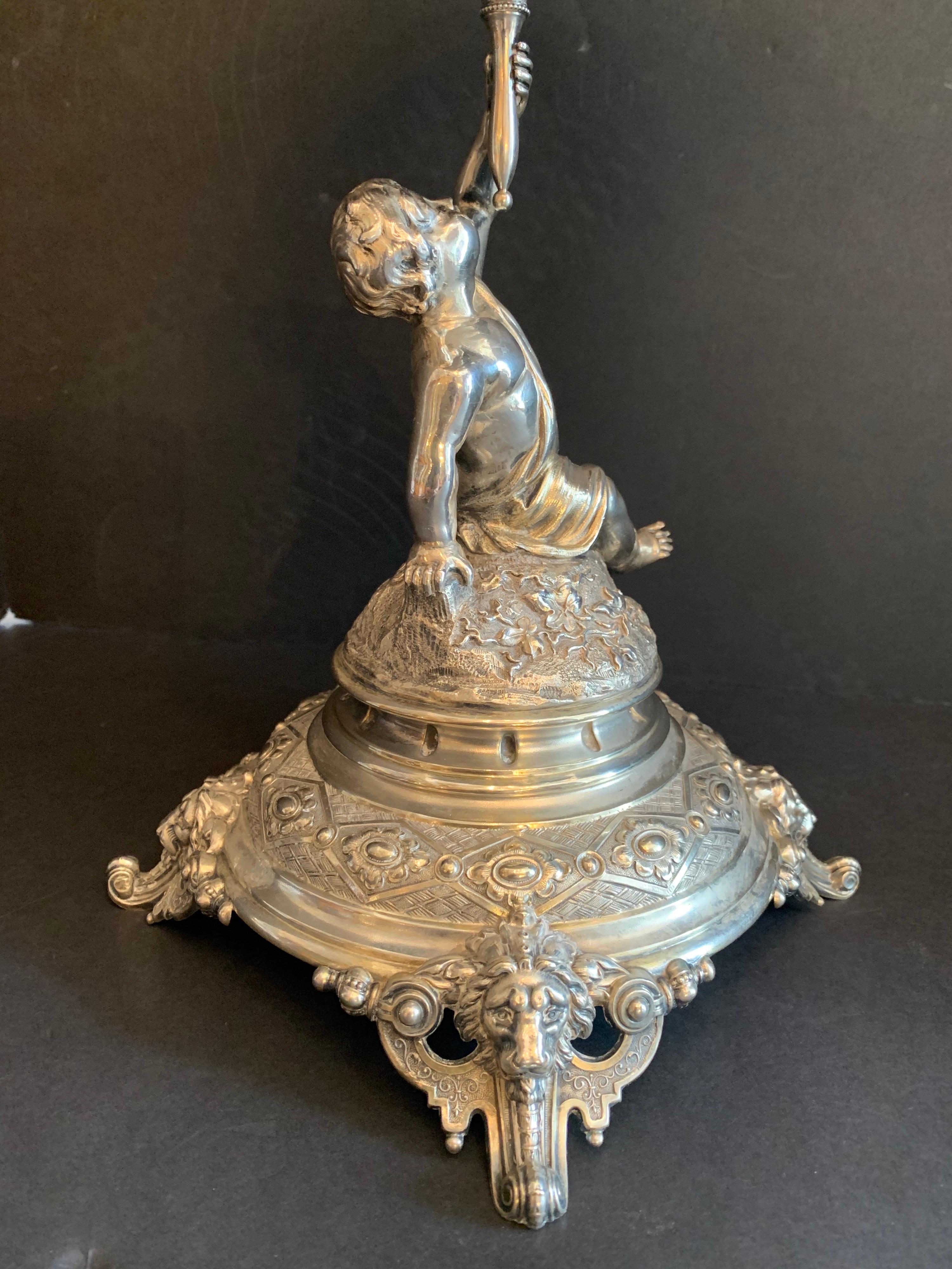 Maravilloso centro de mesa figurado de querubín alemán de plata de ley 800 Lázaro Posen en venta 2