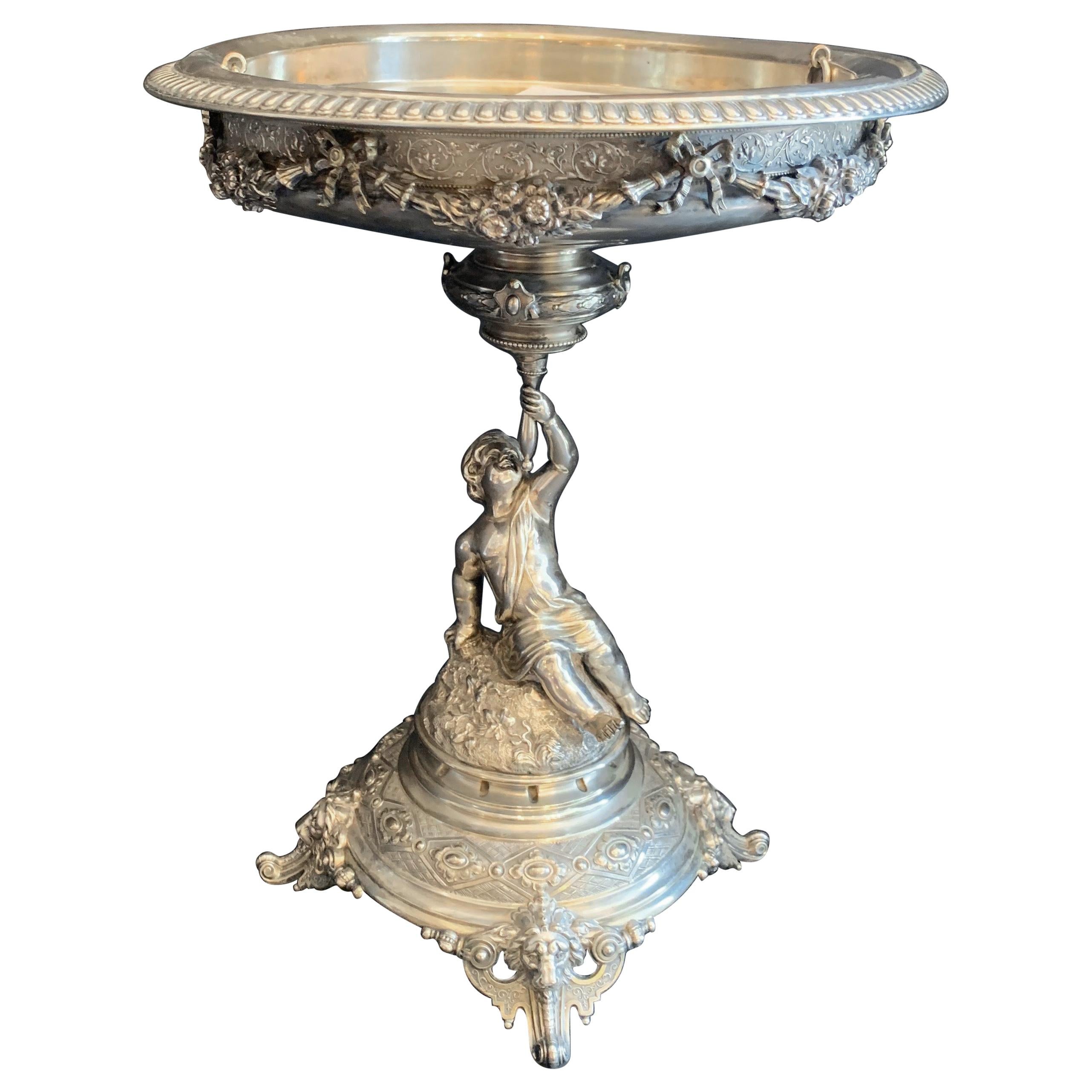 Maravilloso centro de mesa figurado de querubín alemán de plata de ley 800 Lázaro Posen en venta