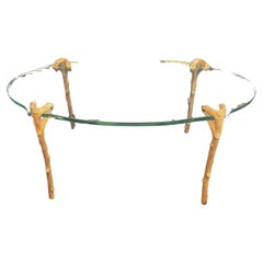 Merveilleuse table à cocktail ovale en verre Bagues en bronze doré Branch Guerin