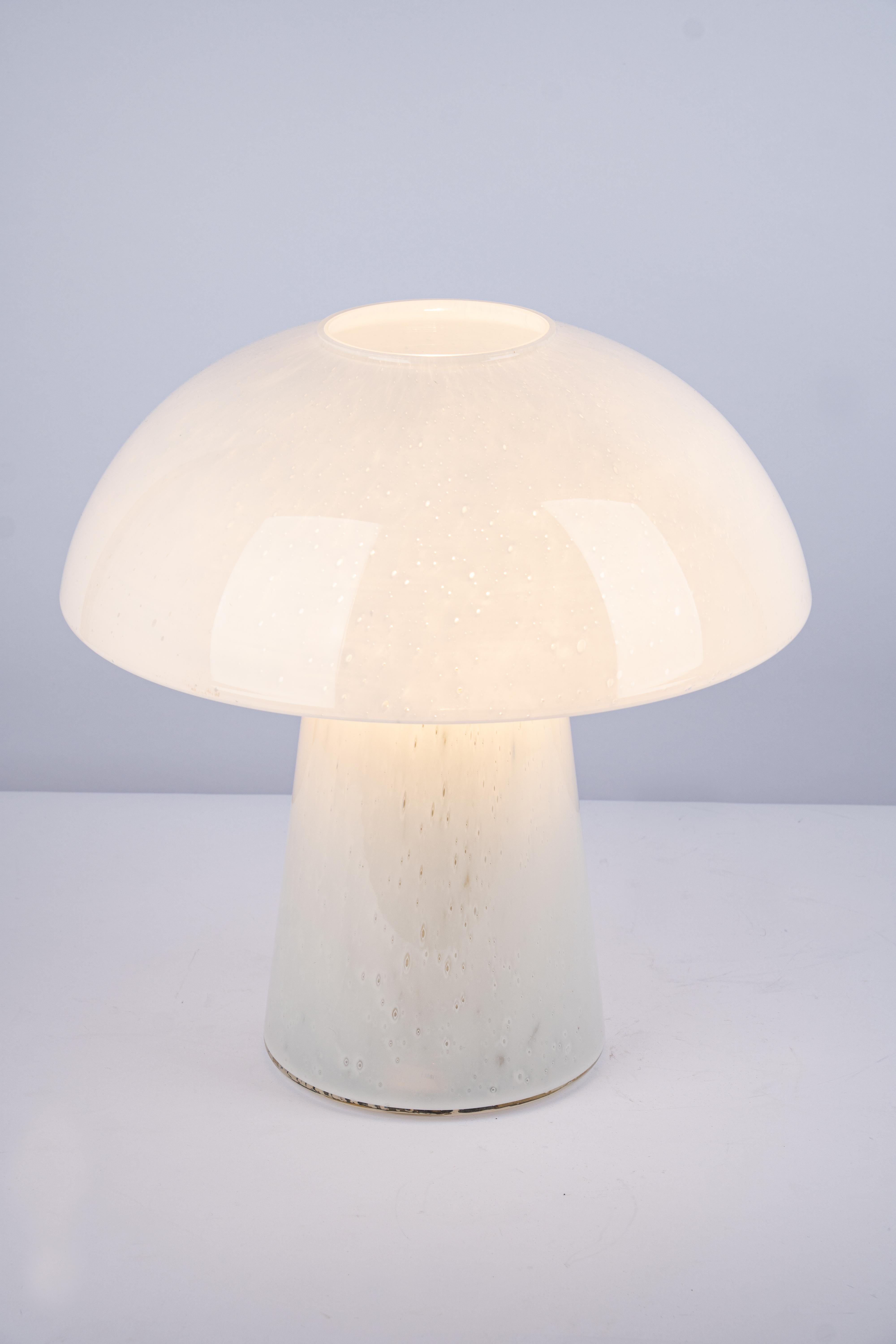 Wunderschöne Pilz-Tischlampe aus Glas von Limburg, Deutschland, 1970er Jahre im Angebot 2
