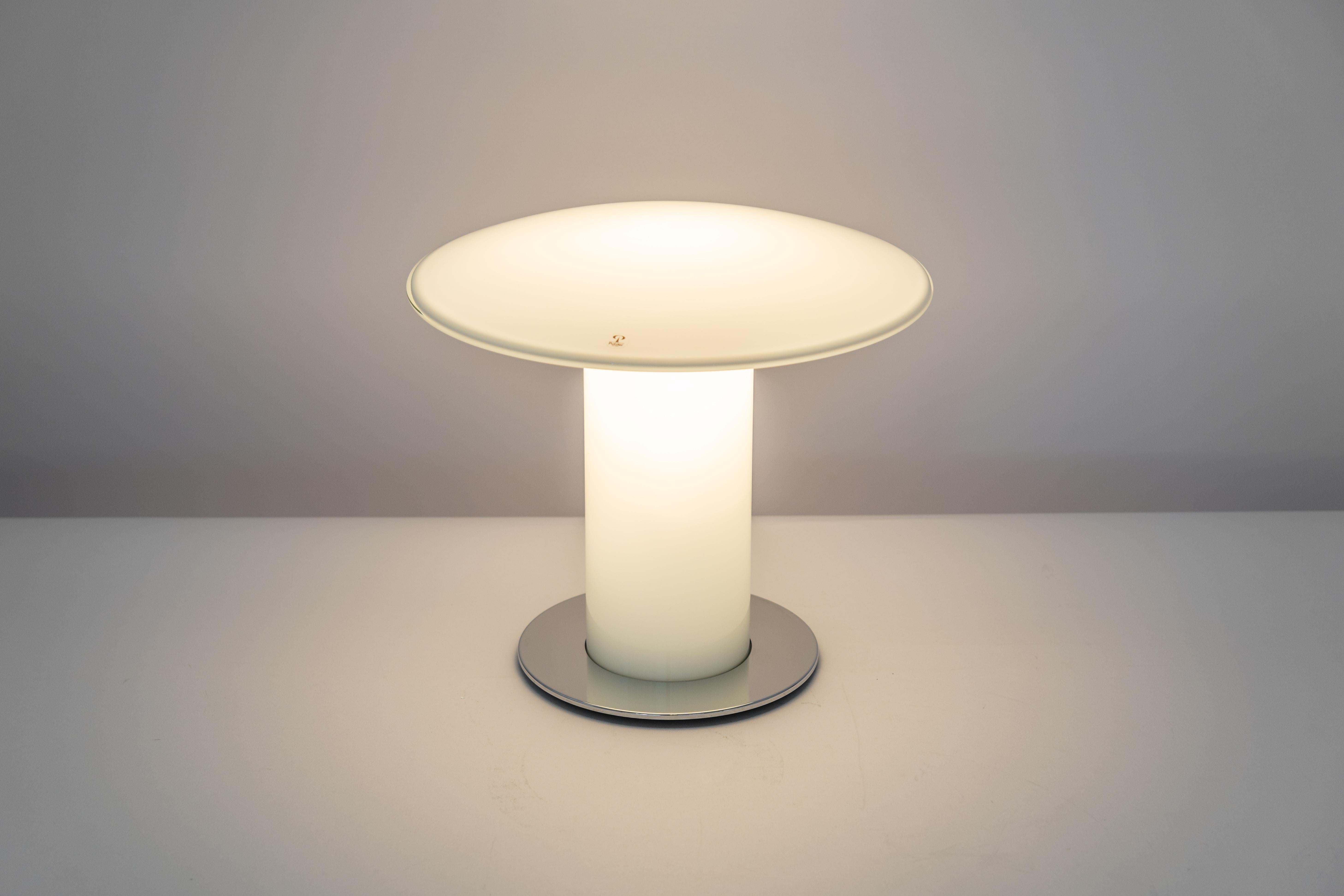 Merveilleuse lampe de bureau en verre en forme de champignon par Peill & Putzler, Allemagne, 1970 en vente 4
